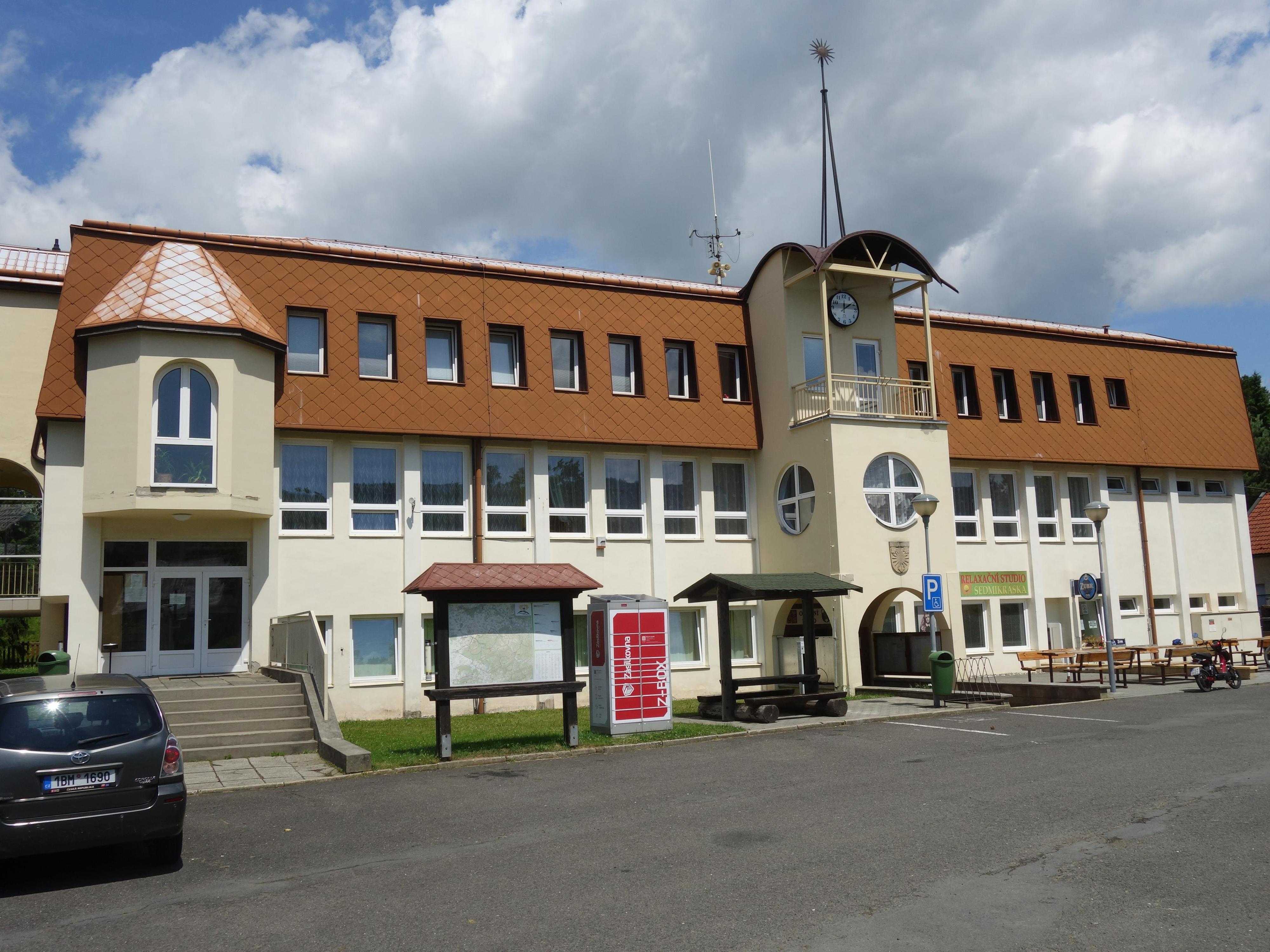 Loukov - obecní úřad foto 2