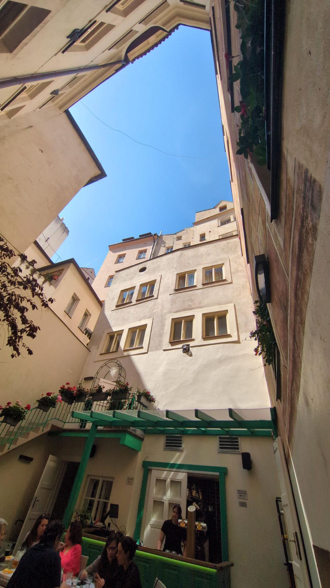 Restaurace Dvorek pod Hradem foto 3