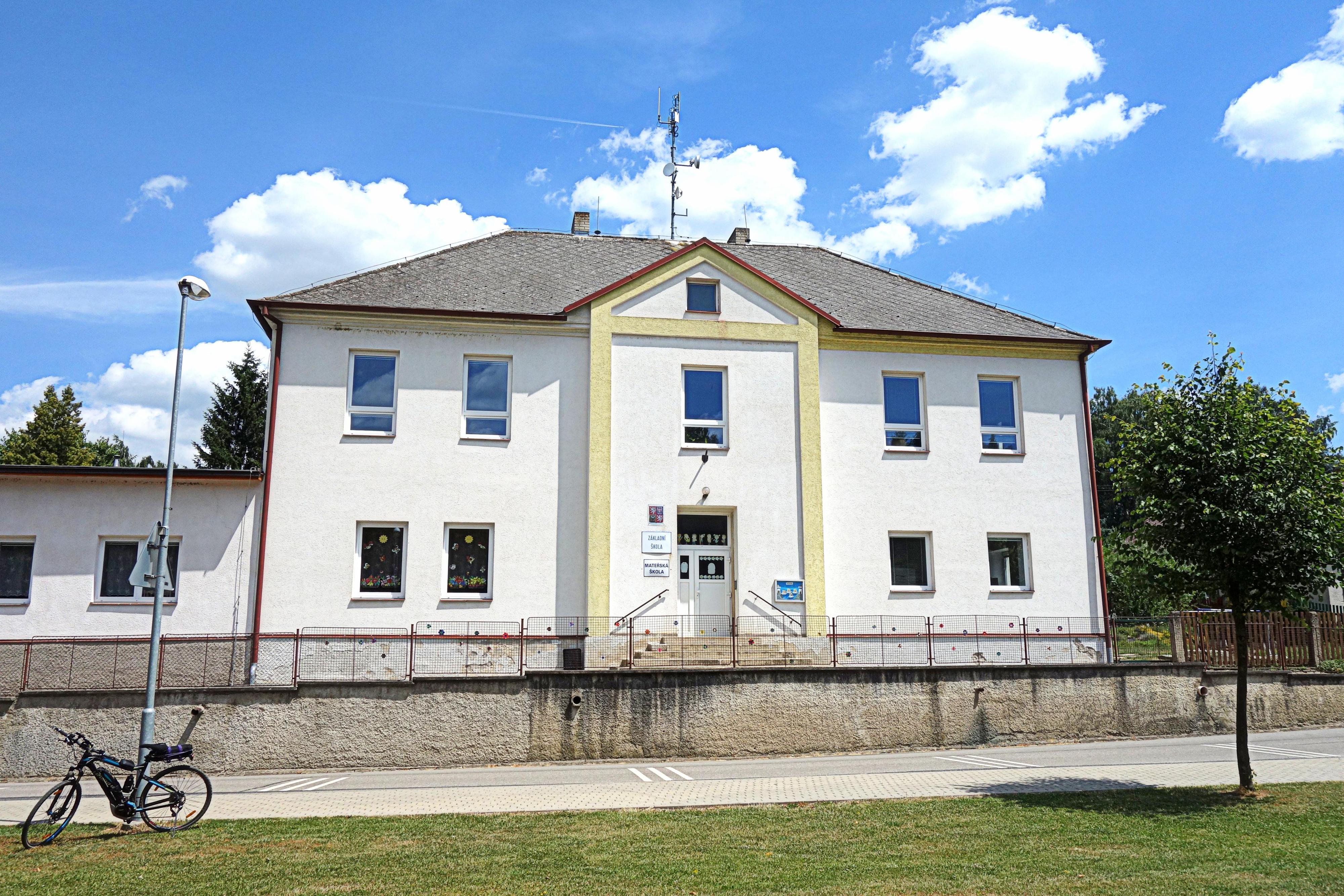 Základní škola Dlouhá Ves