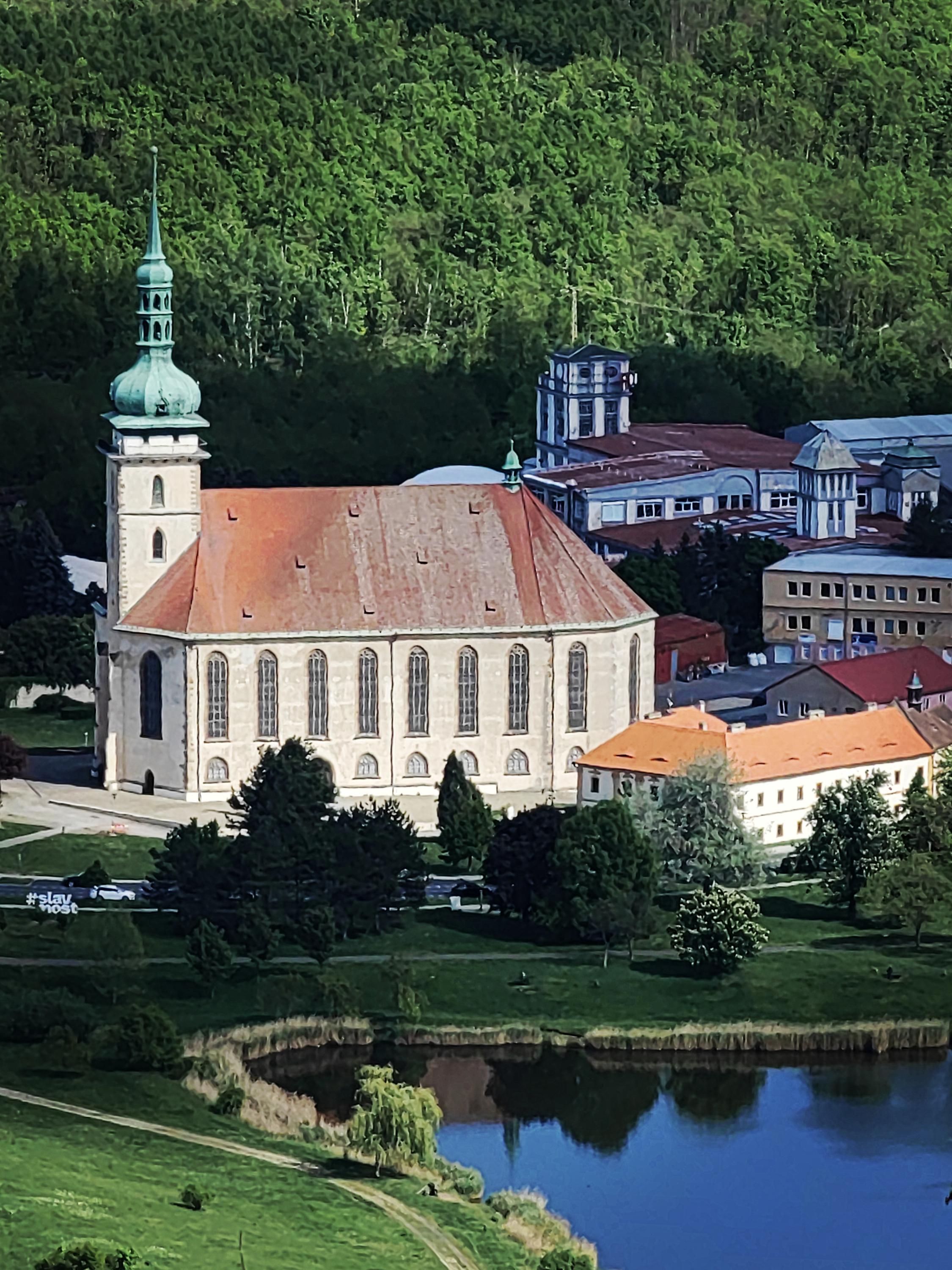 Kostel Nanebevzetí Panny Marie v Mostě foto 2