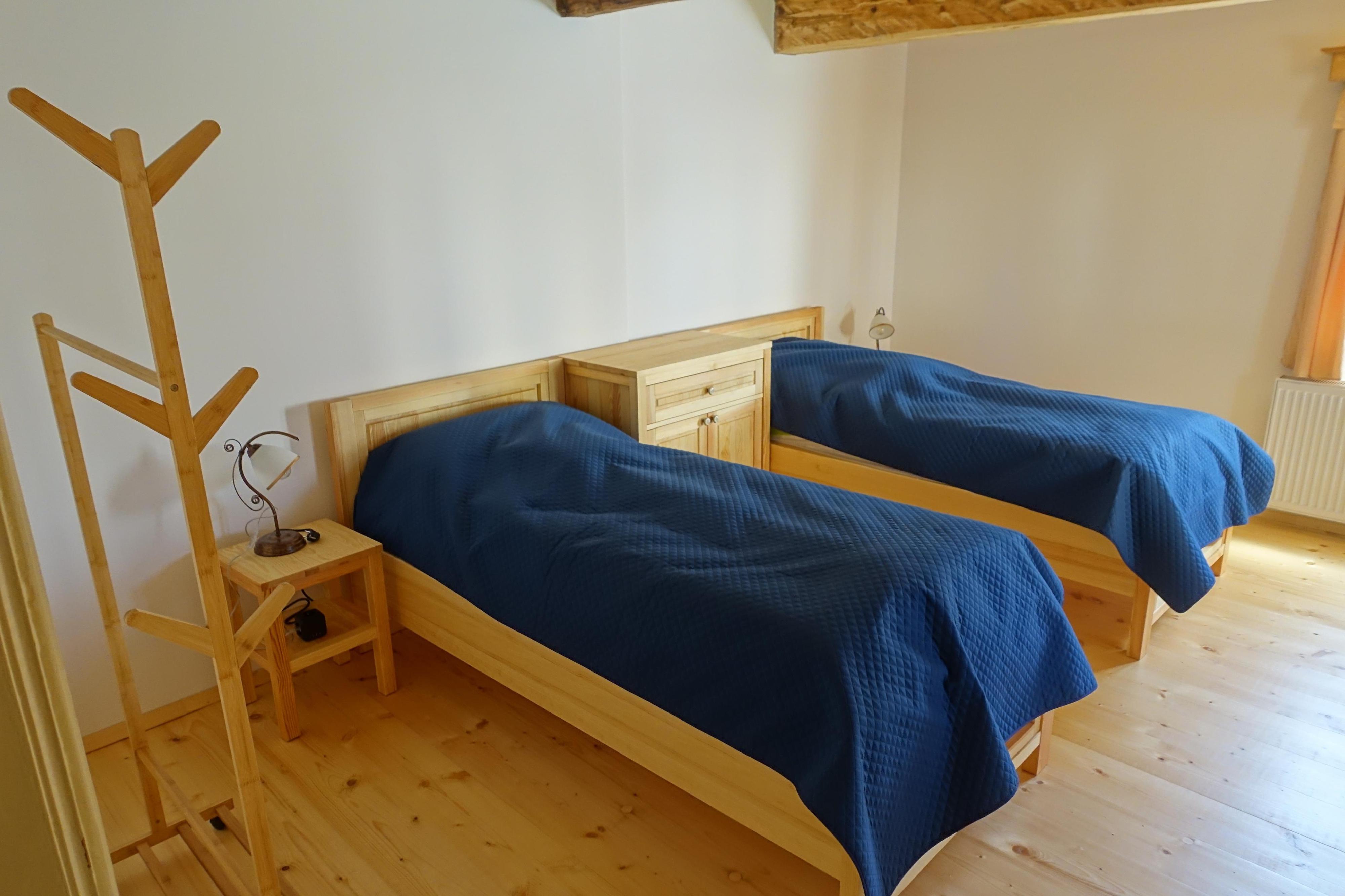 Roubenka u kostela foto 2