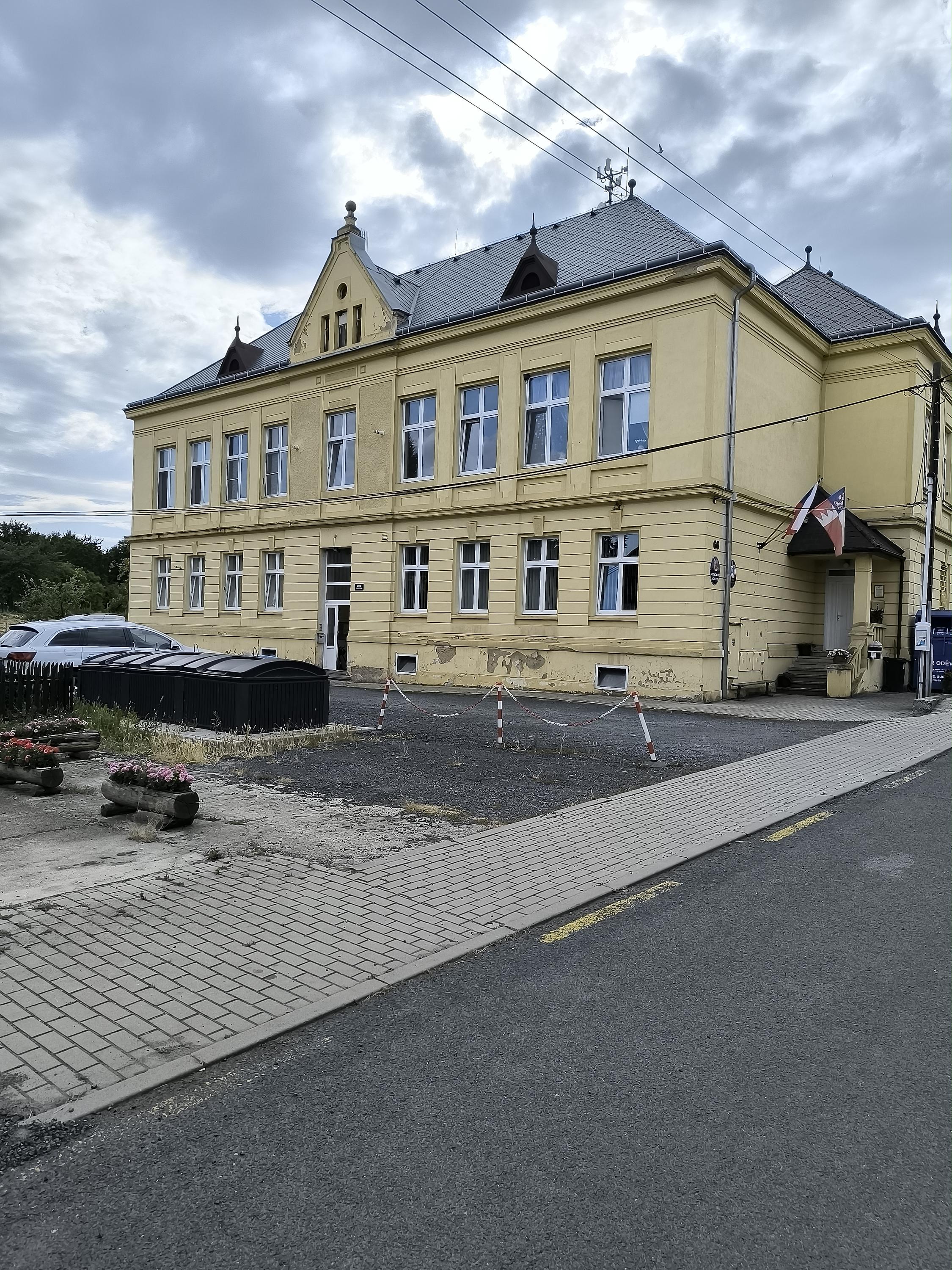 Chotiměř - obecní úřad foto 6