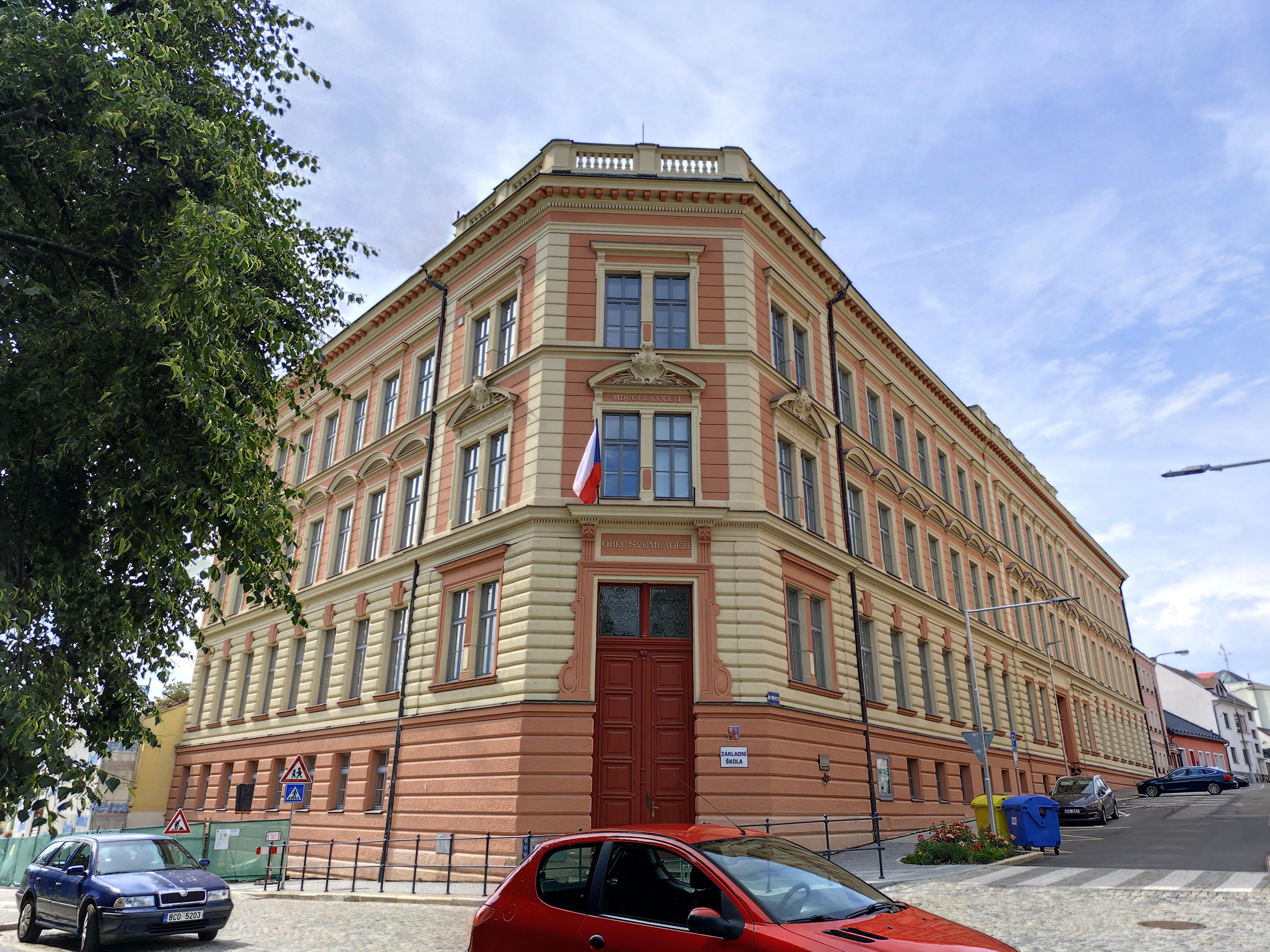 ZŠ Jindřichův Hradec, Janderova foto 3