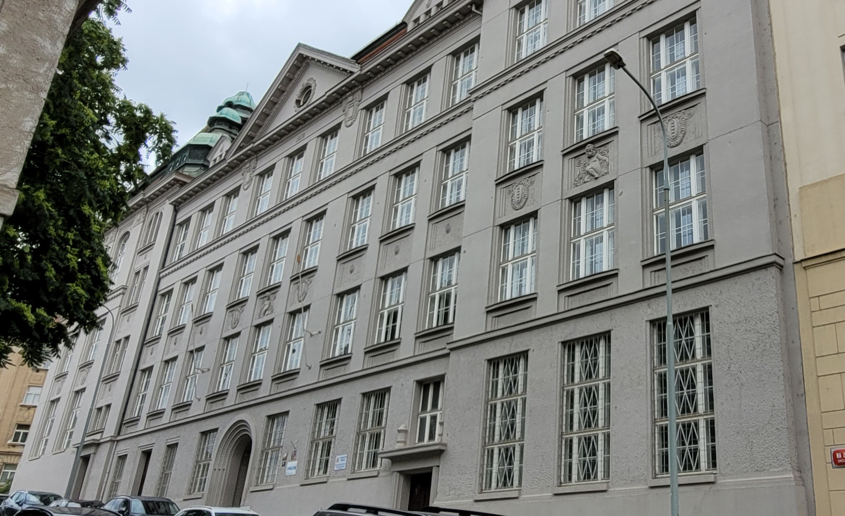 GYMNÁZIUM NA ZATLANCE foto 6