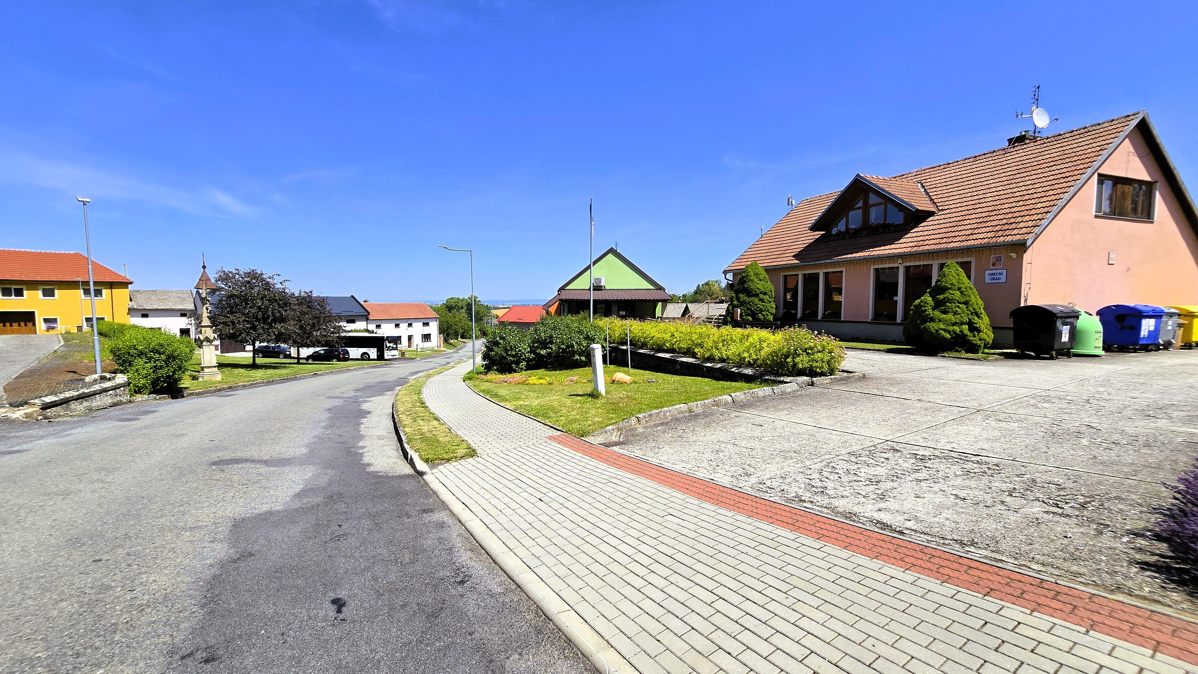 Srbce - obecní úřad foto 2