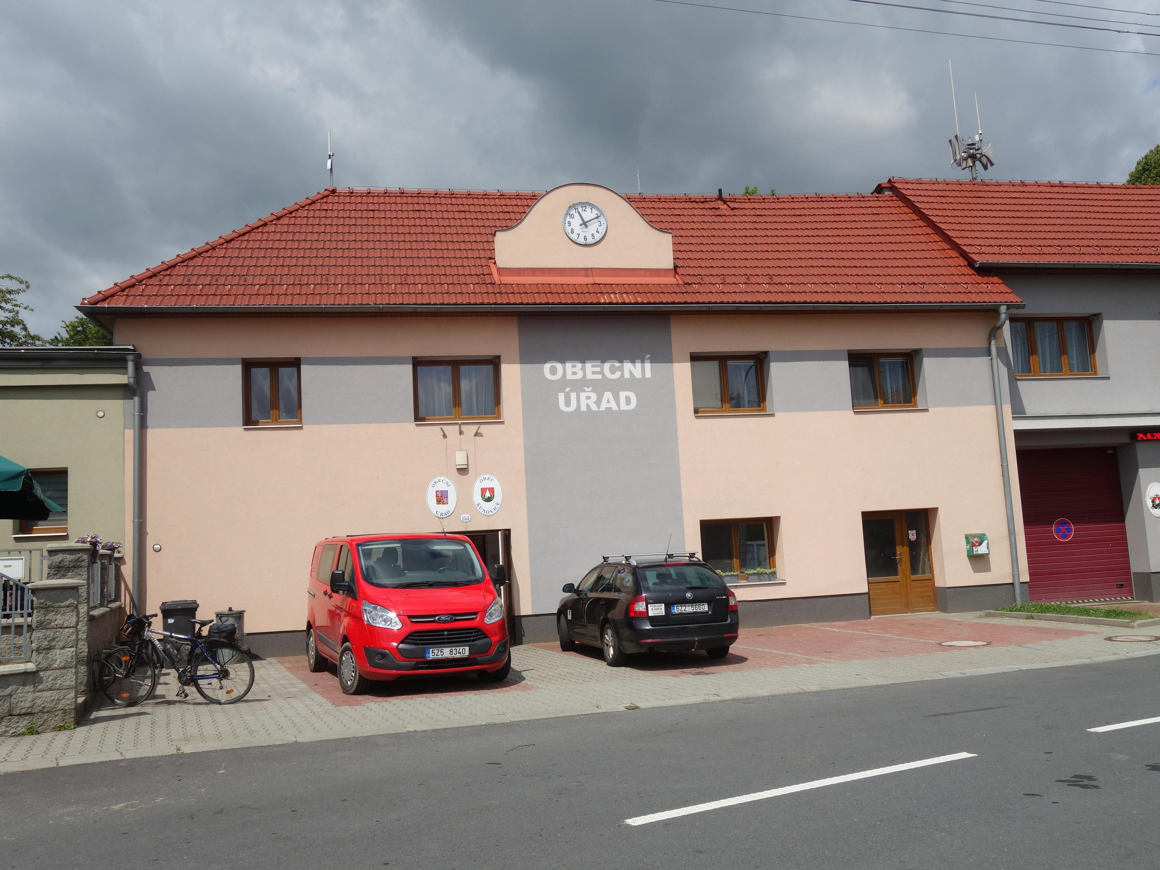 Kunovice - obecní úřad foto 2