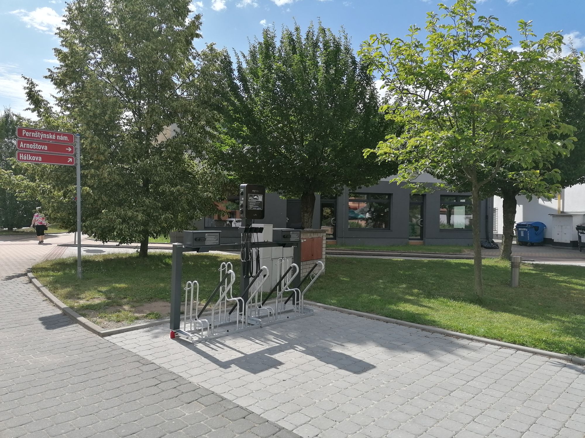 Nabíjecí stanice pro elektrokola Pernštýnské náměstí foto 2
