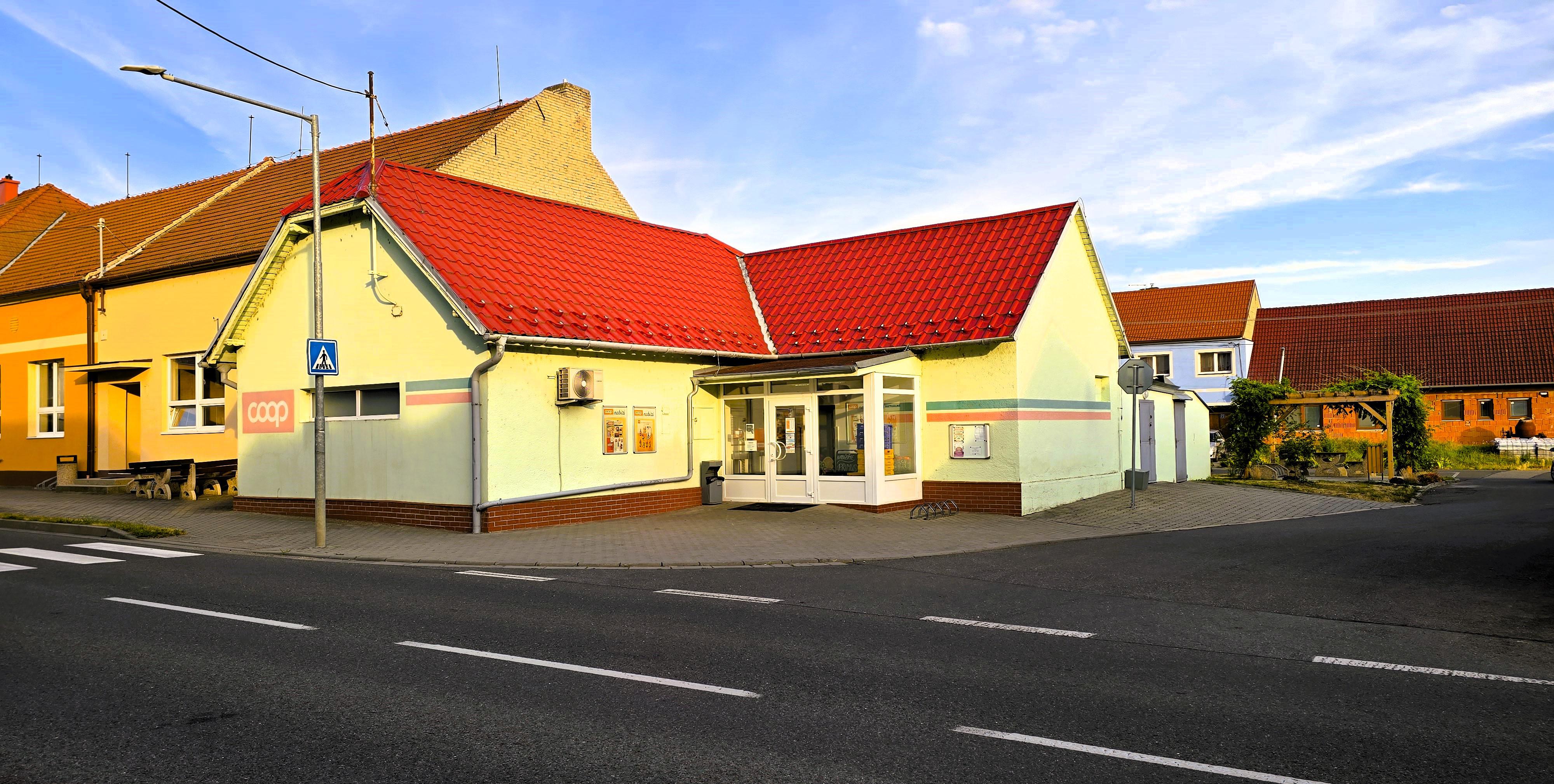 Jednota, spotřební družstvo v Hodoníně - COOP foto 3