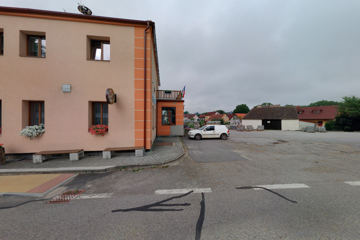 Nabíjecí stanice Restaurace pod Ločenickým vrchem foto 2