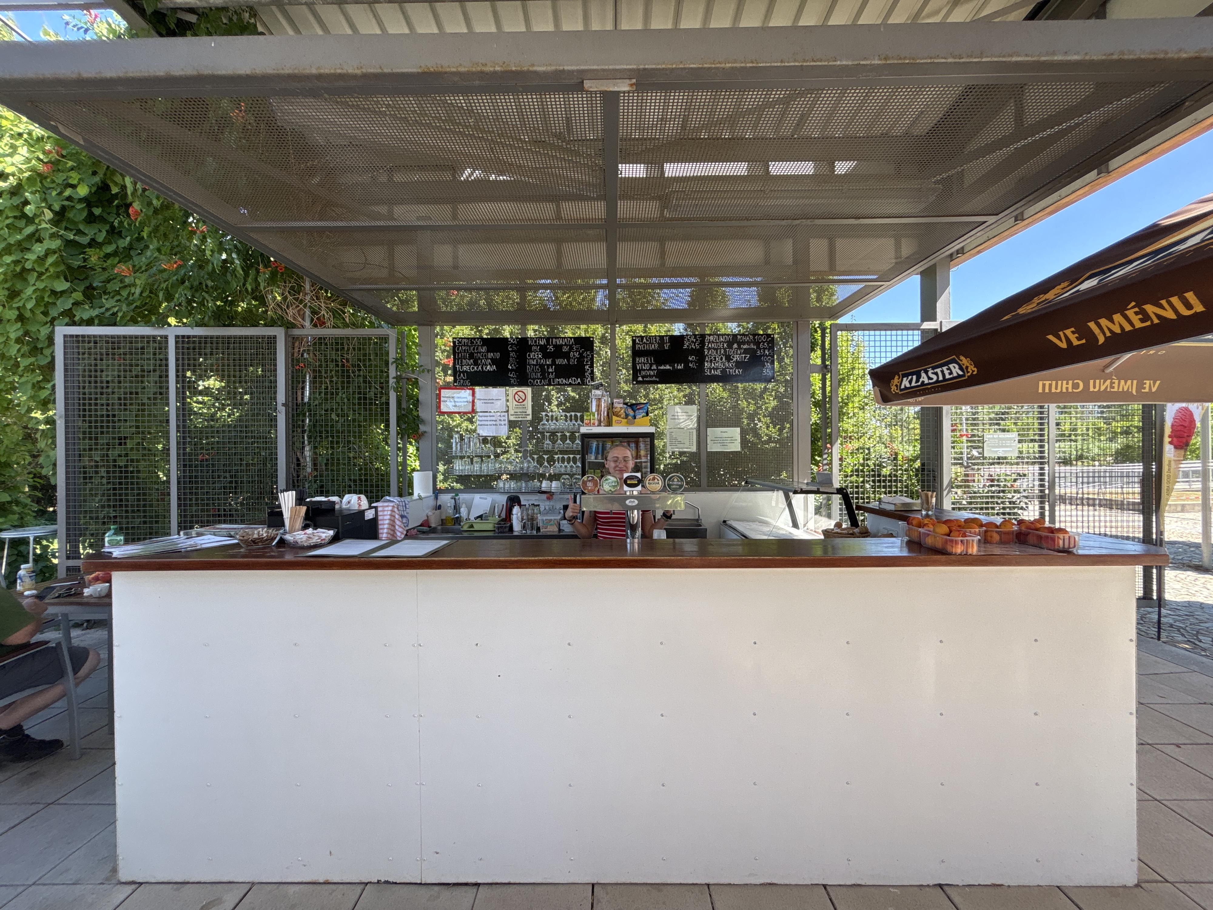 Bar na kolonádě foto 3