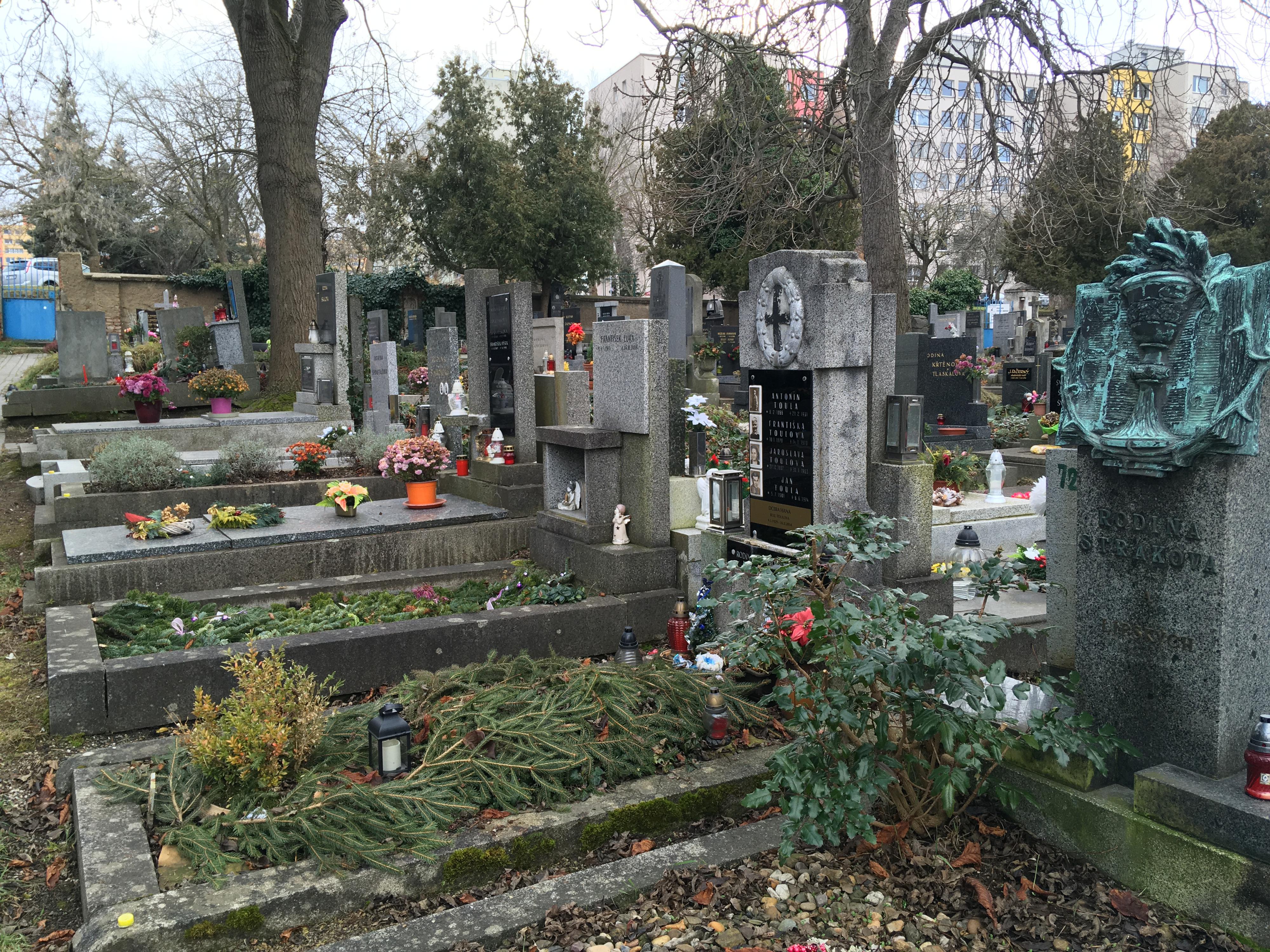 Bohnický hřbitov - Hřbitovy a pohřební služby hl. m. Prahy foto 4