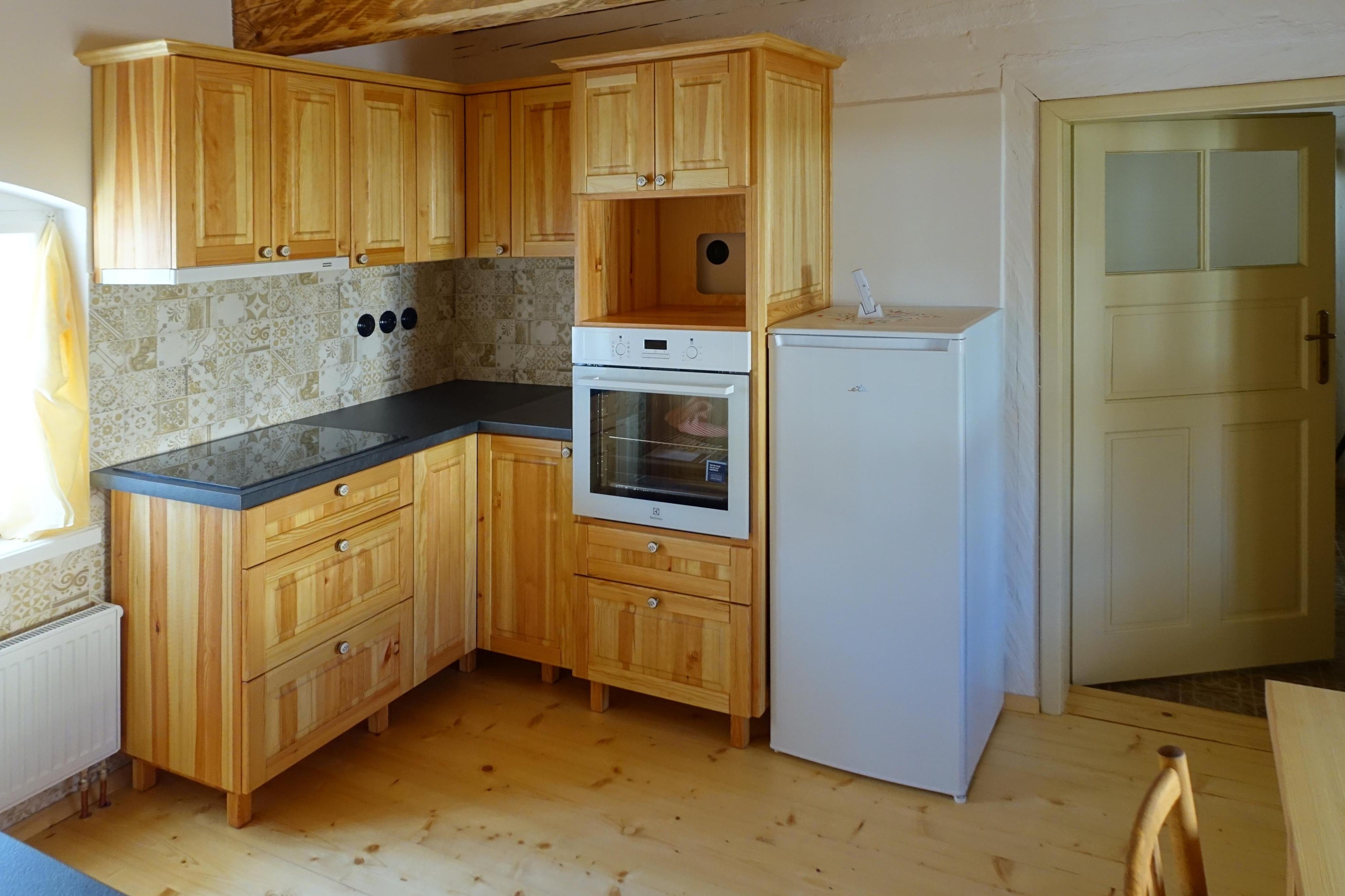 Roubenka u kostela foto 4