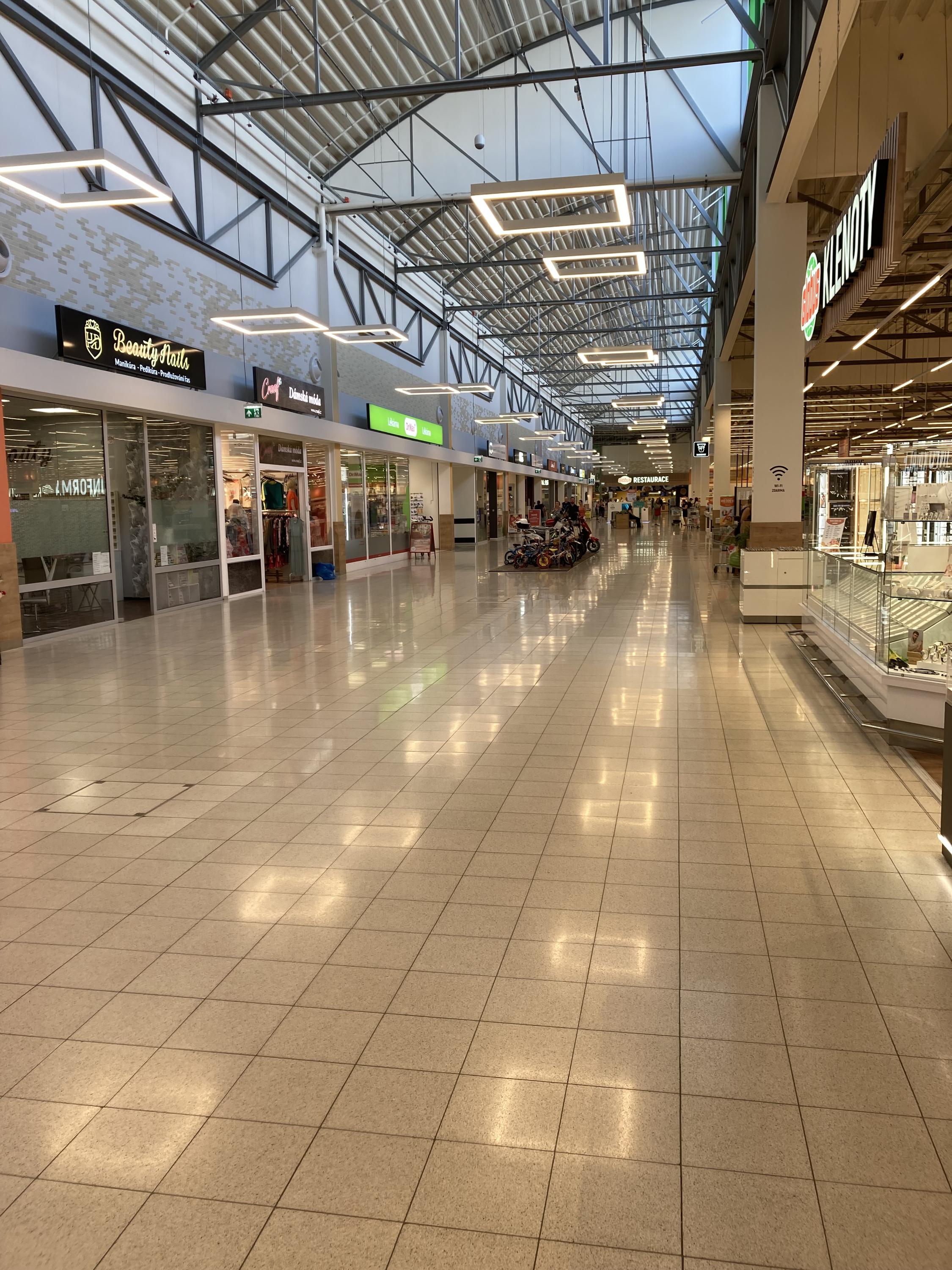Globus Hypermarket foto 2