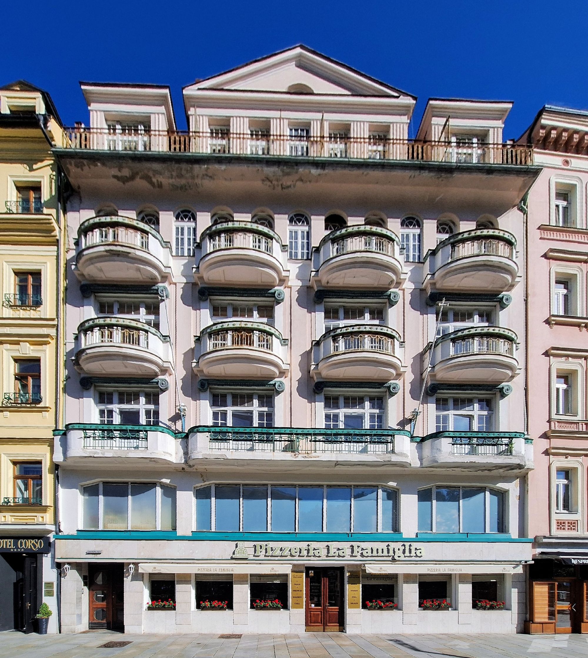 Pizzeria La Famiglia foto 4