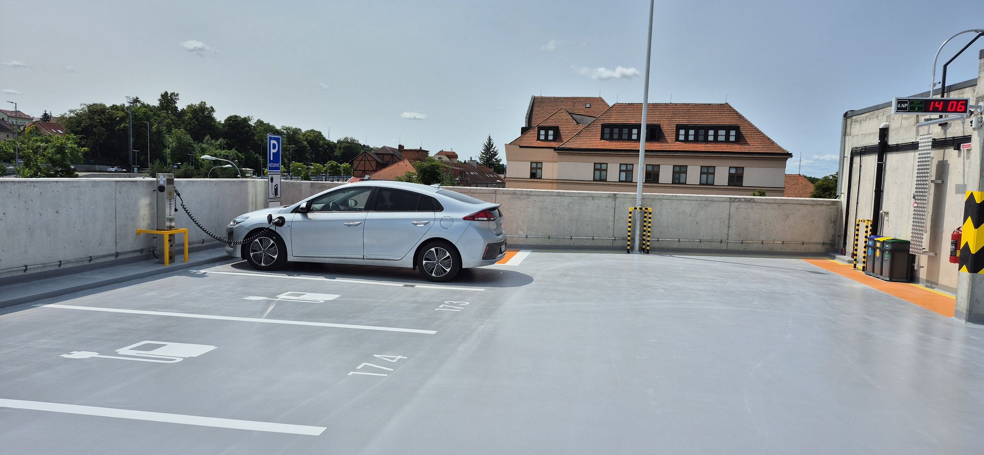 Nabíjecí stanice pro elektromobily foto 2