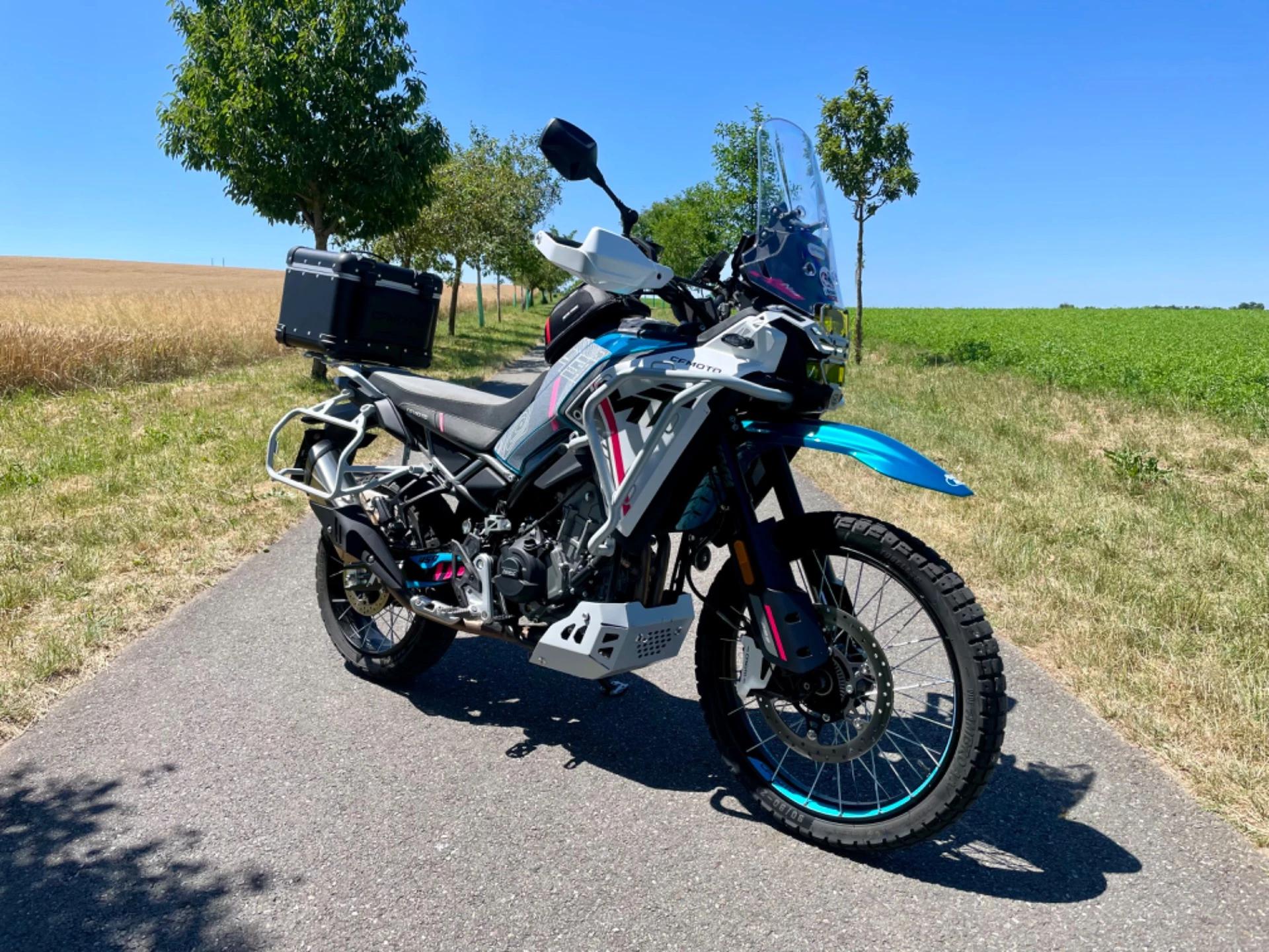Půjčení motocyklu CFmoto 450 MT