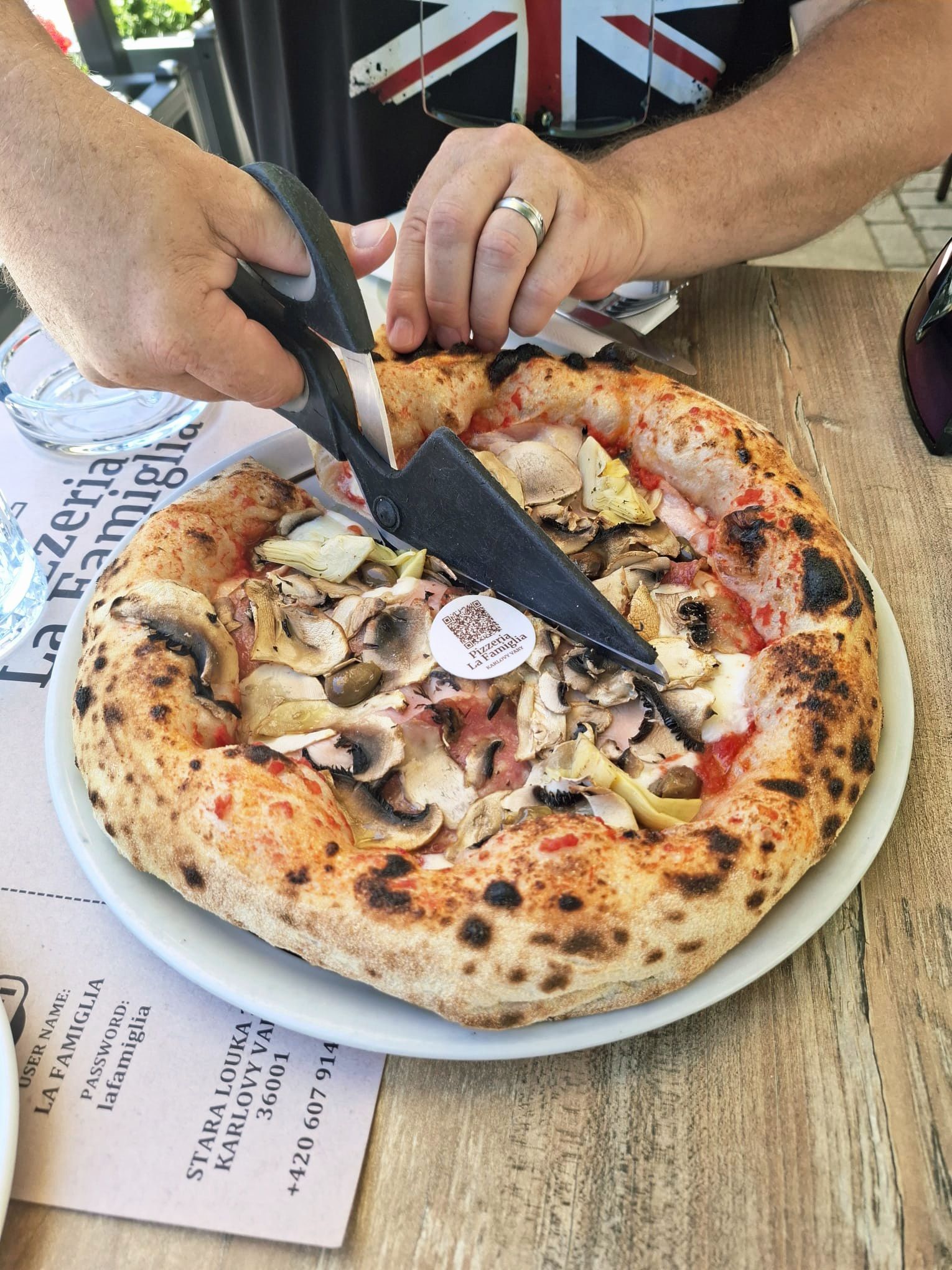 Pizzeria La Famiglia foto 2