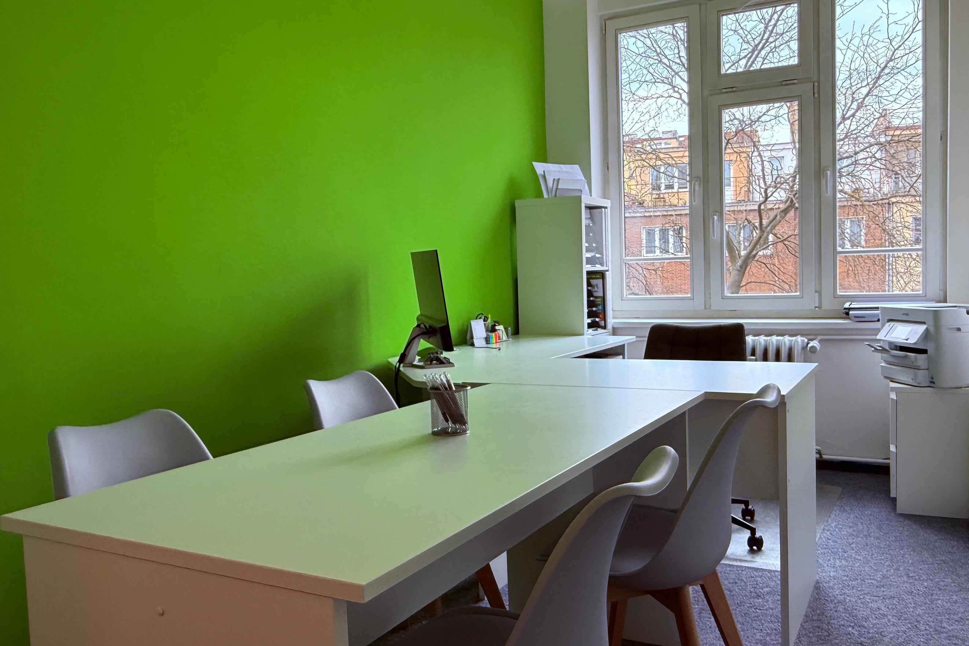 Igor Kahánek, Úvěrové Centrum