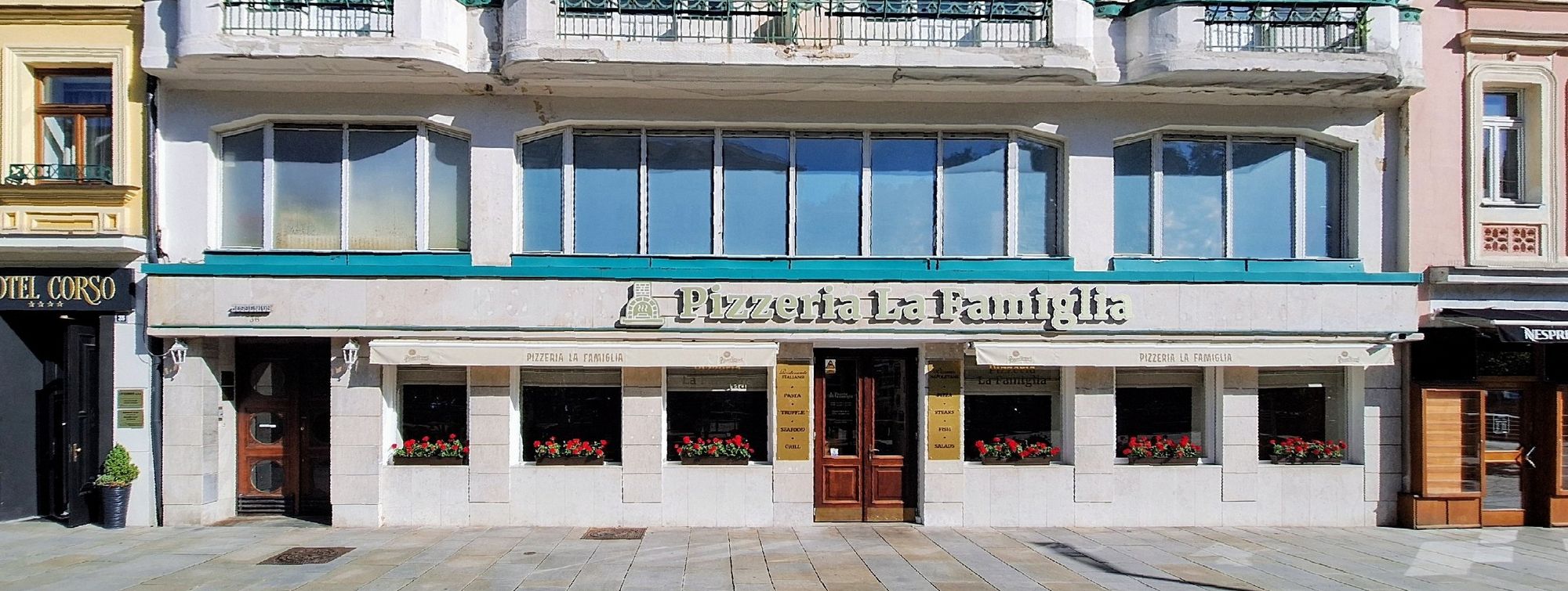 Pizzeria La Famiglia foto 3