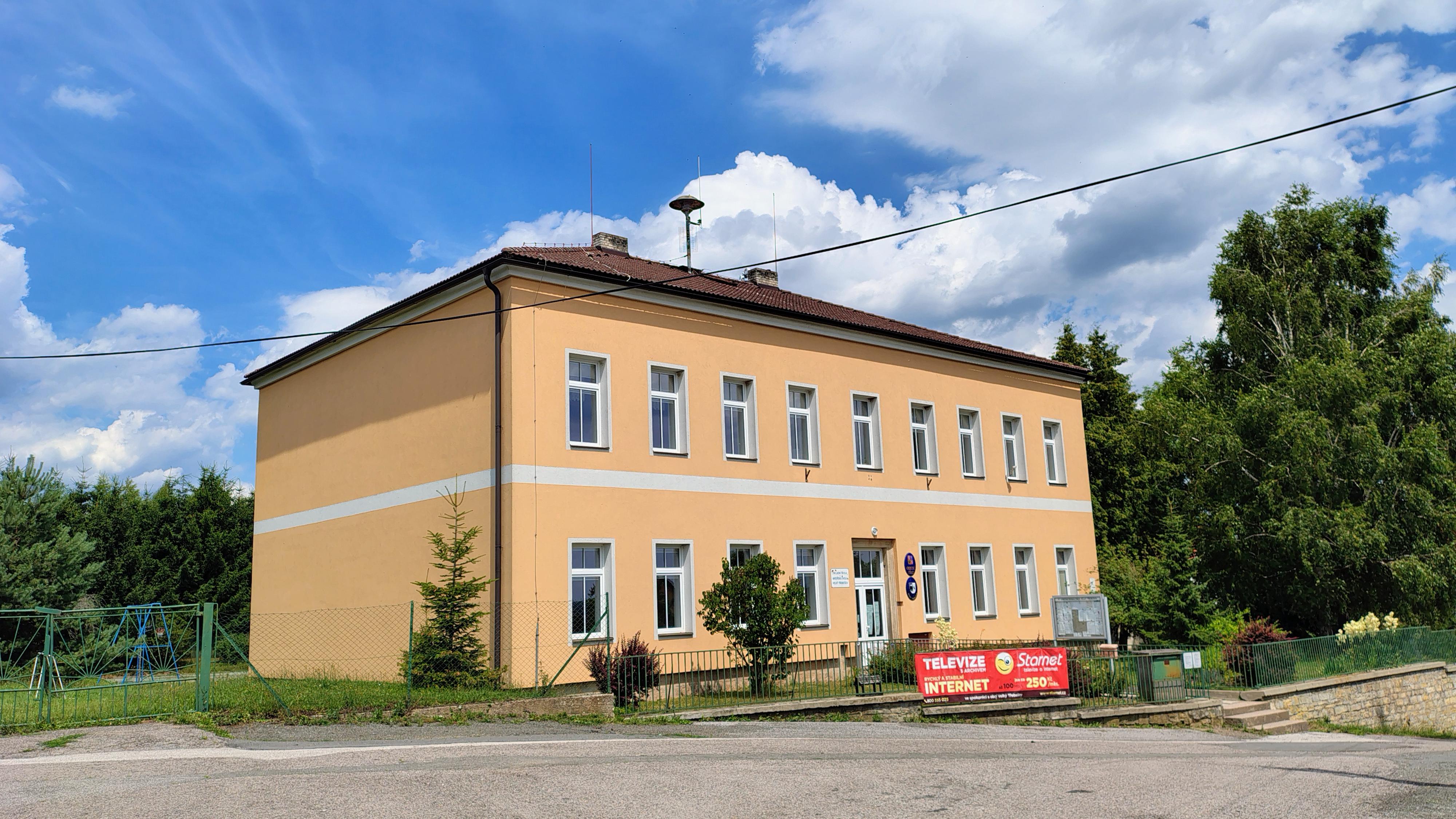 Velký Třebešov - obecní úřad foto 3