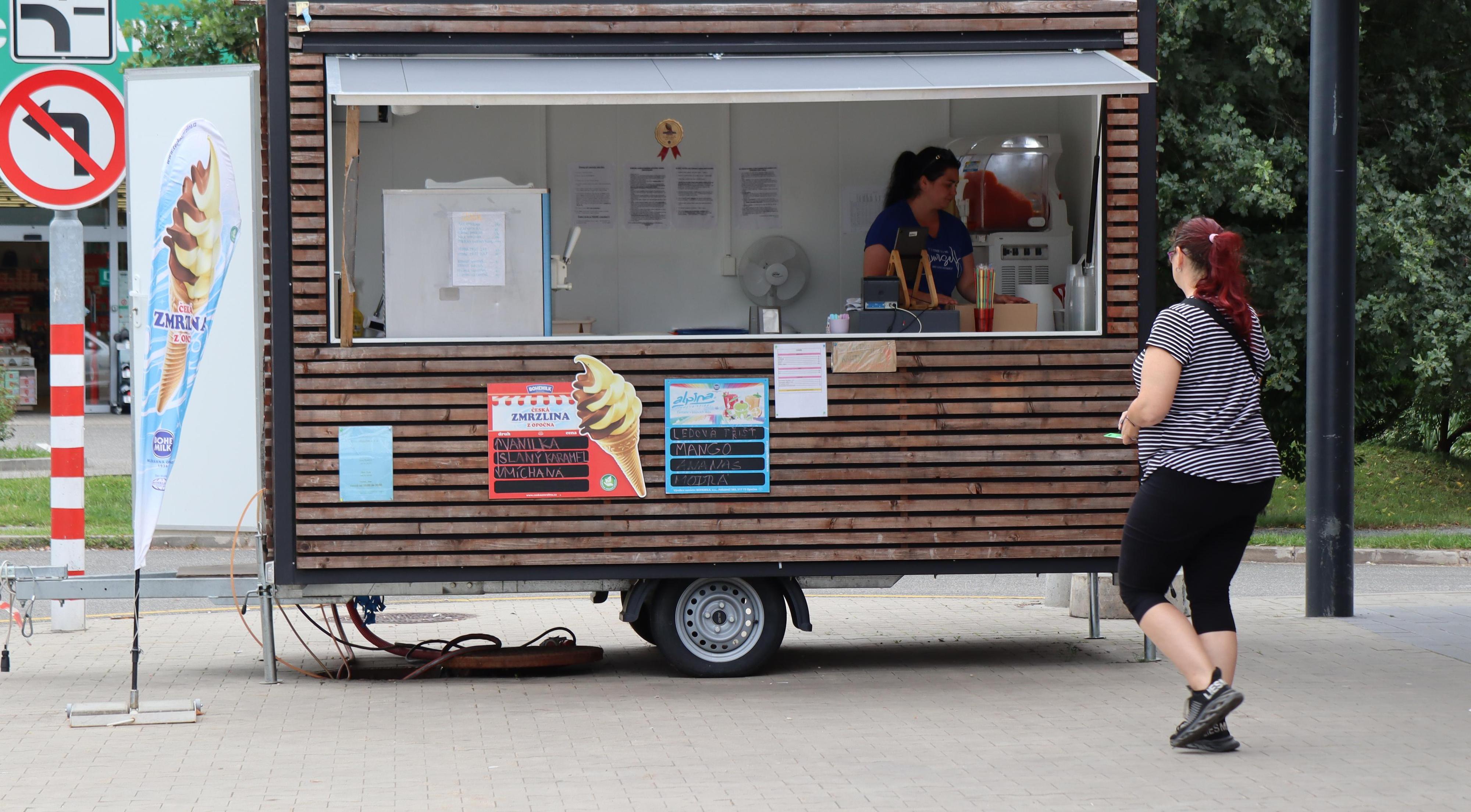 Zmrzlinový stánek Běloves foto 2