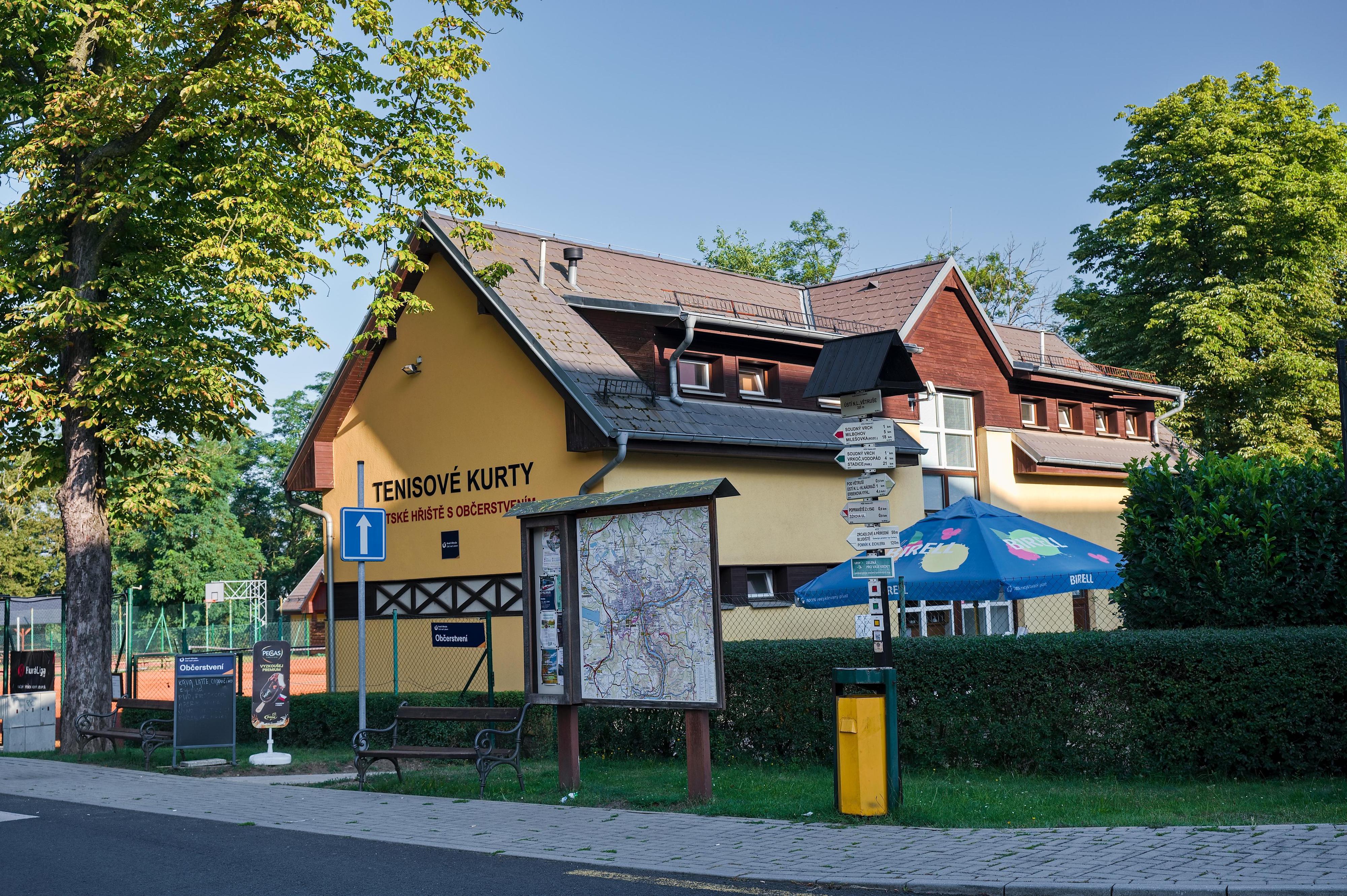 Areál Větruše - tenisové kurty foto 5