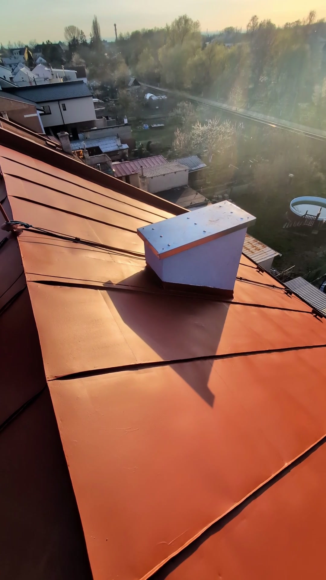 Kings Roof - čištění a nátěry střech foto 2 (náhled videa)