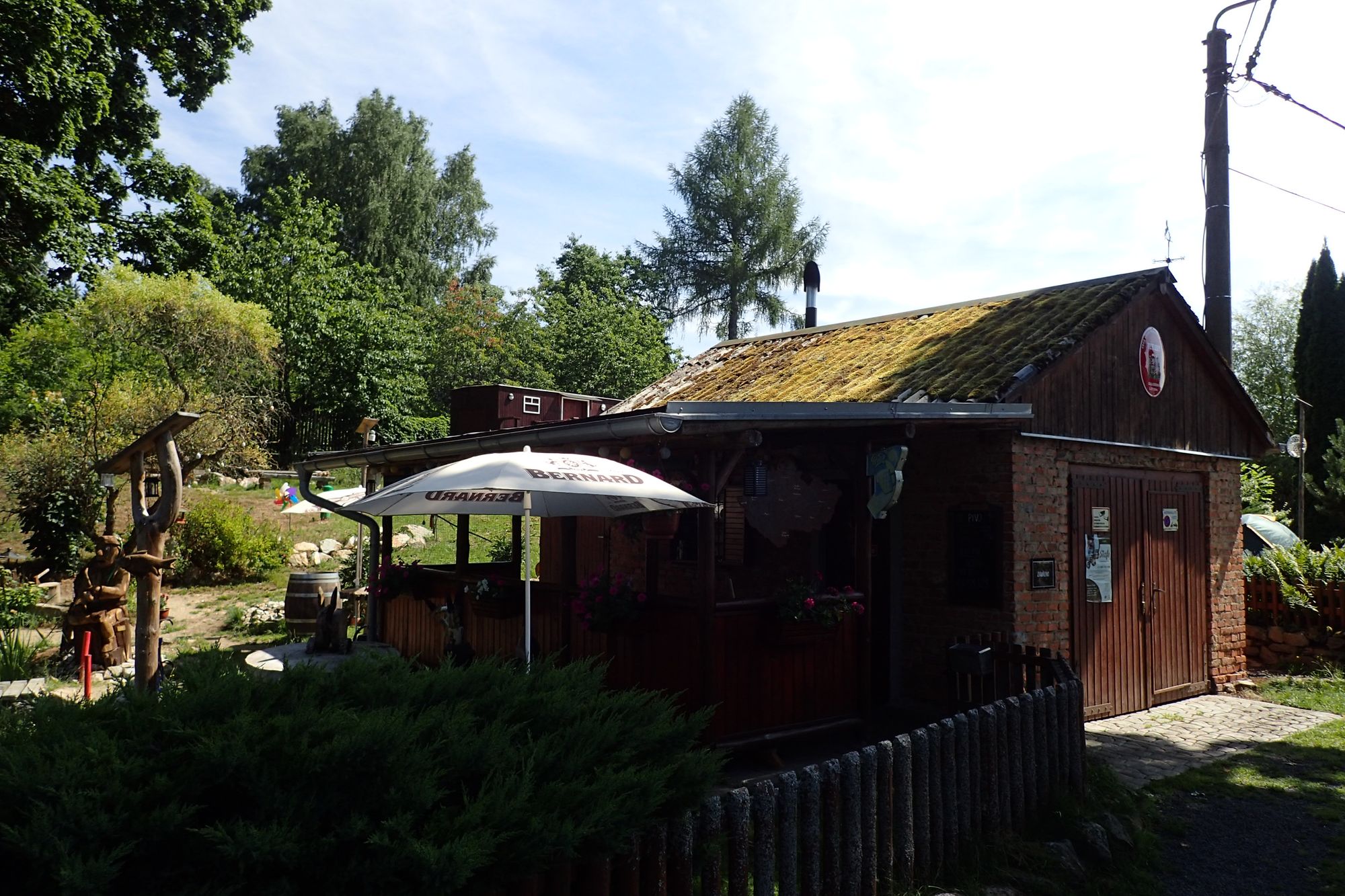 Občerstvení u rybníka