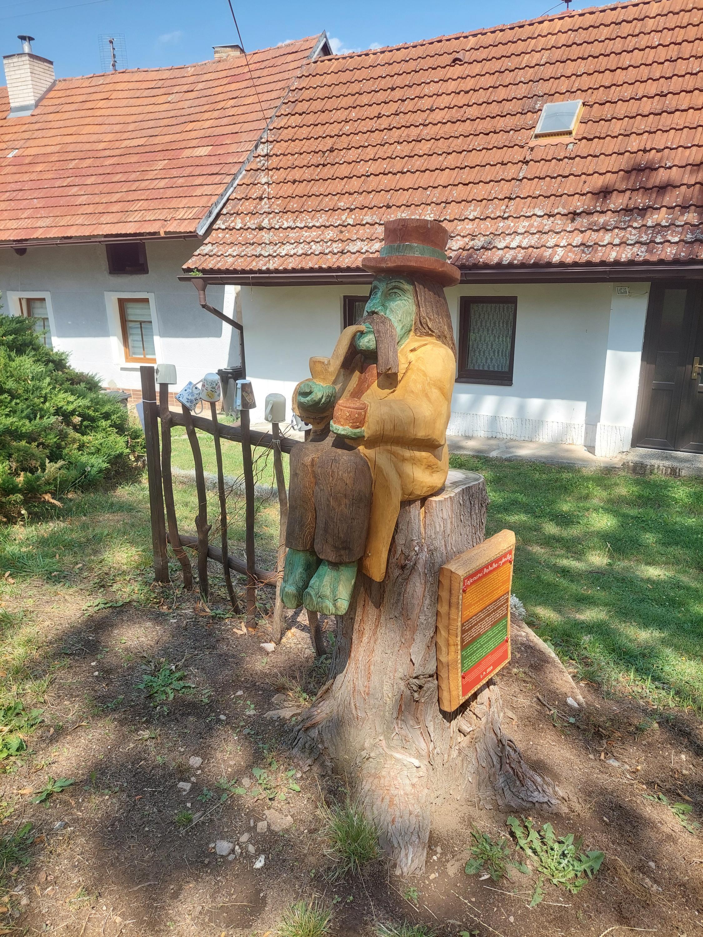 Křešín - obecní úřad foto 6