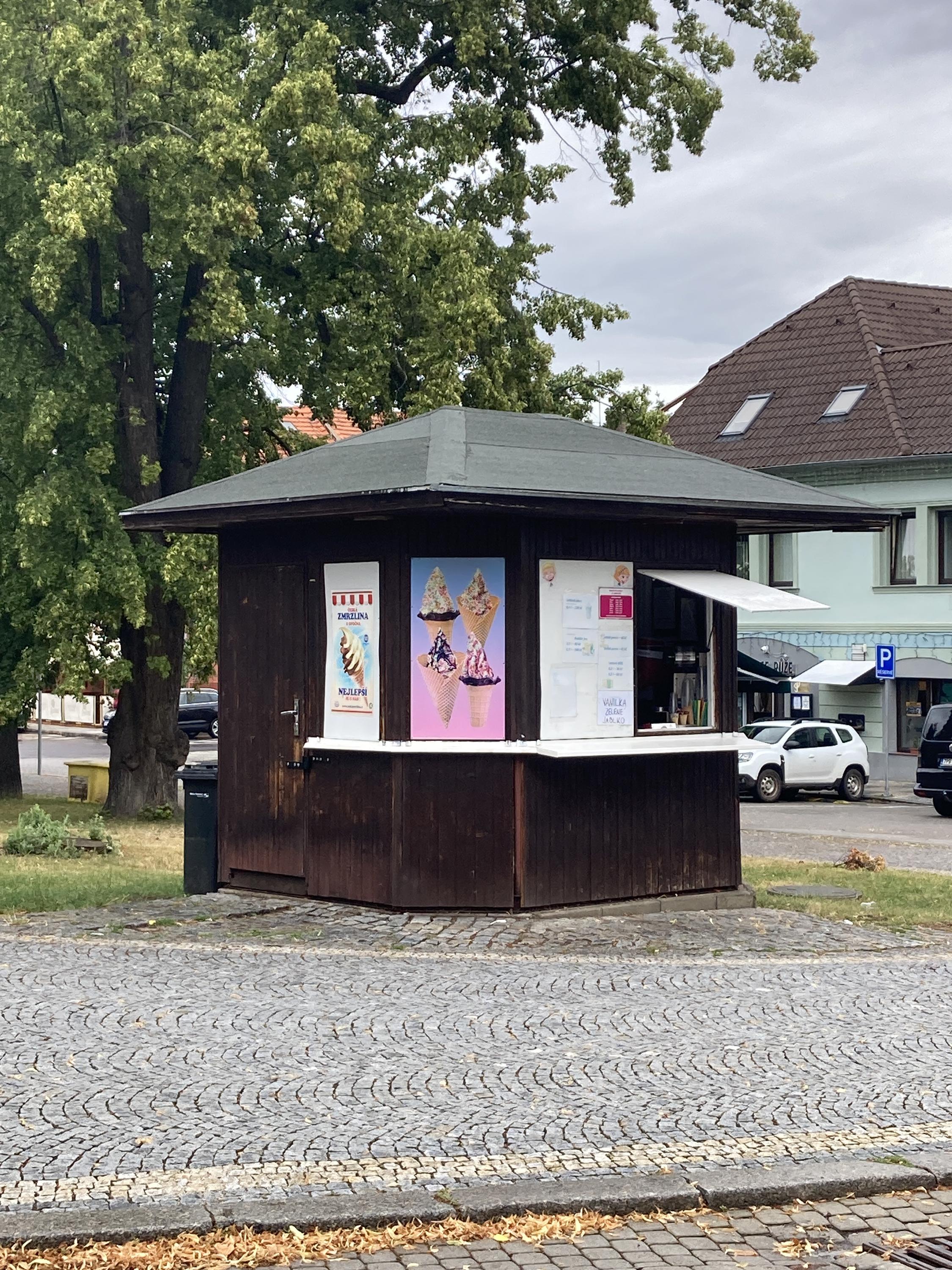 Stánek s občerstvením na náměstí foto 2