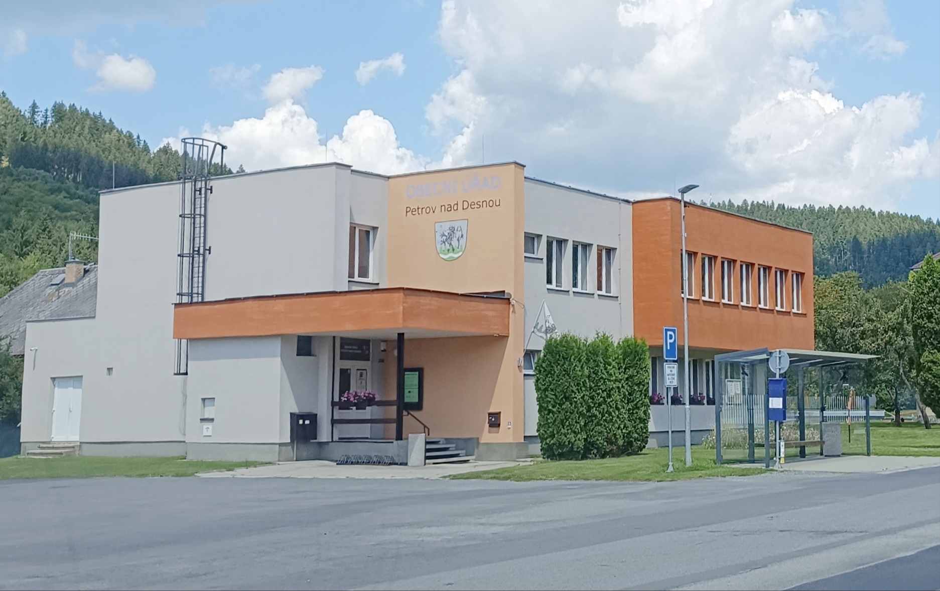 Petrov nad Desnou - obecní úřad foto 3