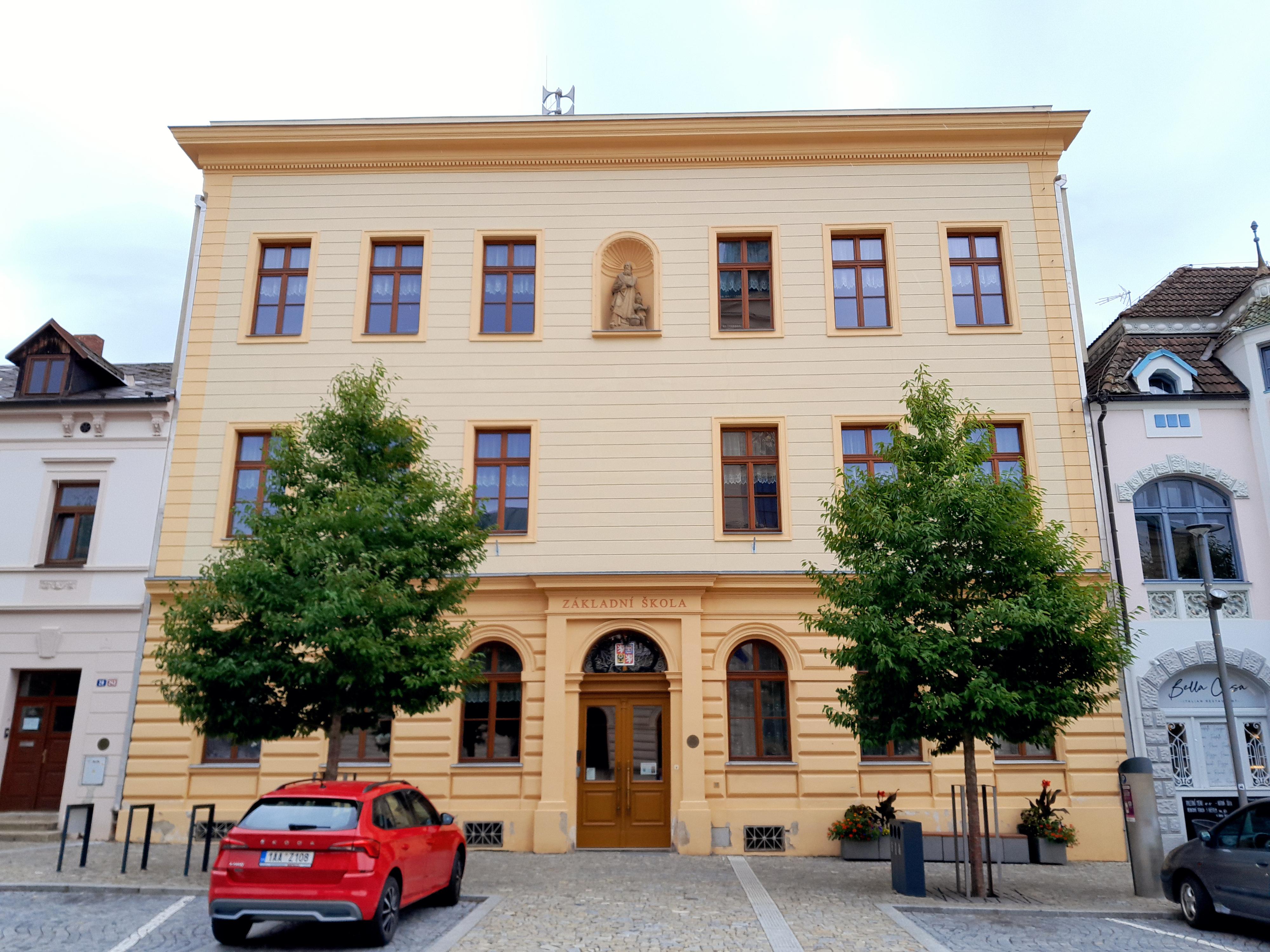 ZŠ Mnichovo Hradiště, Studentská foto 5