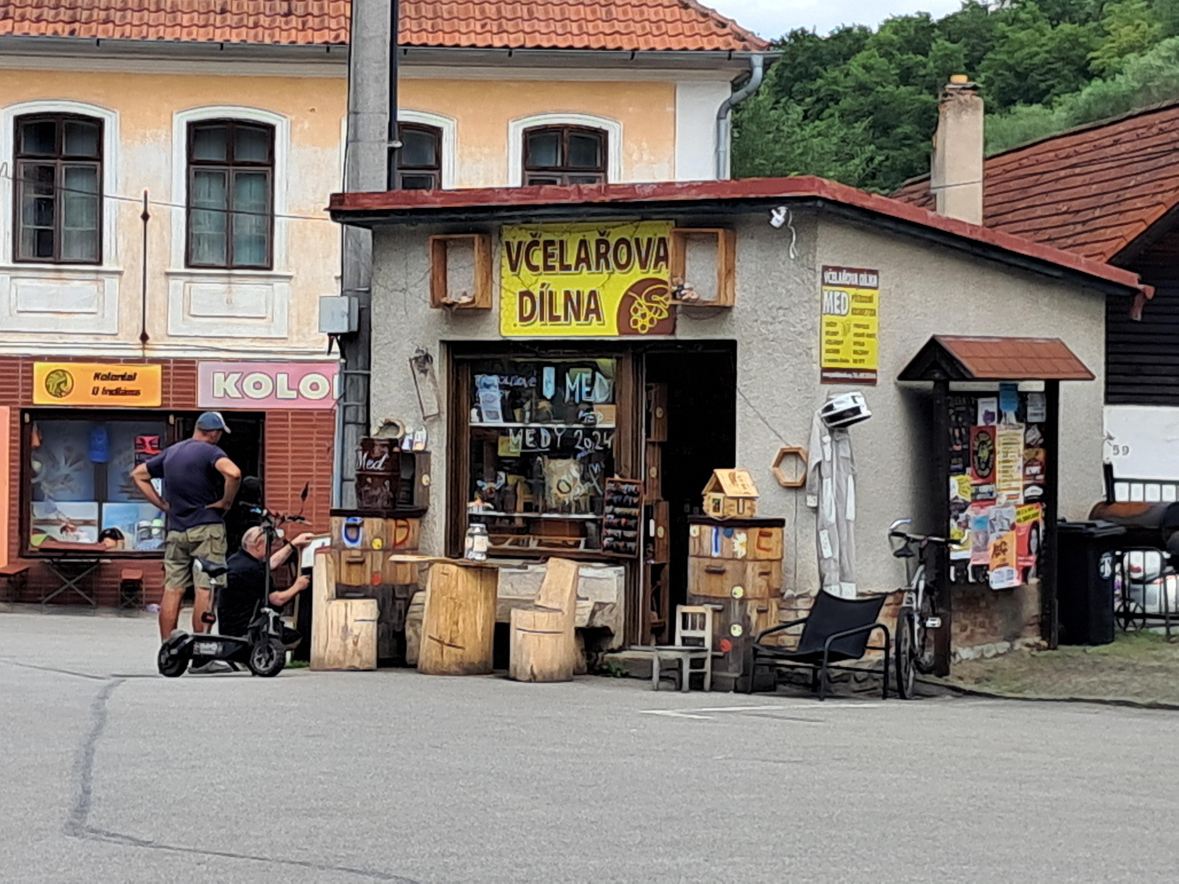 Včelařova dílna foto 3