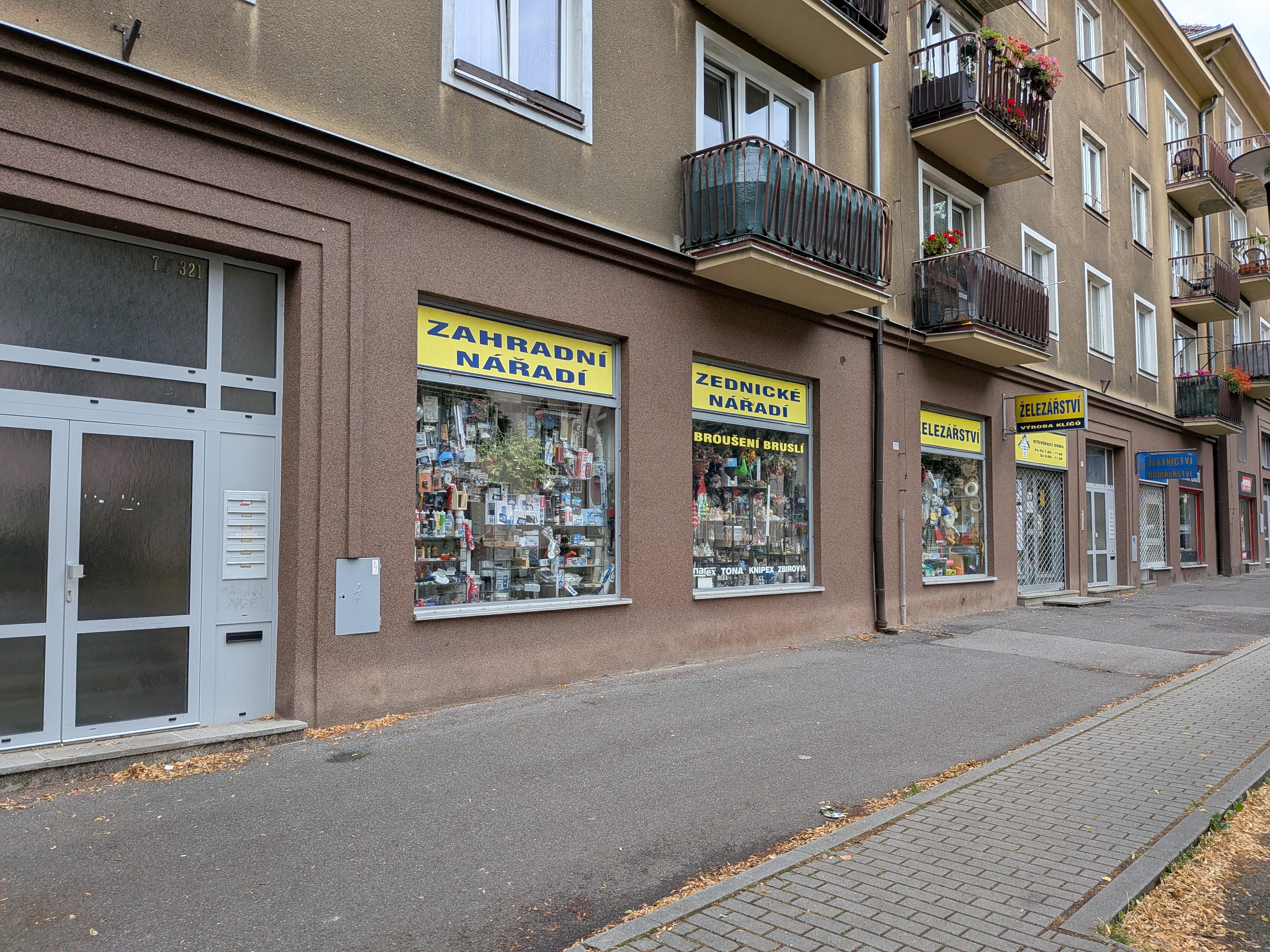 Jana Dvořáková  V.O.Delia  - železářství foto 2