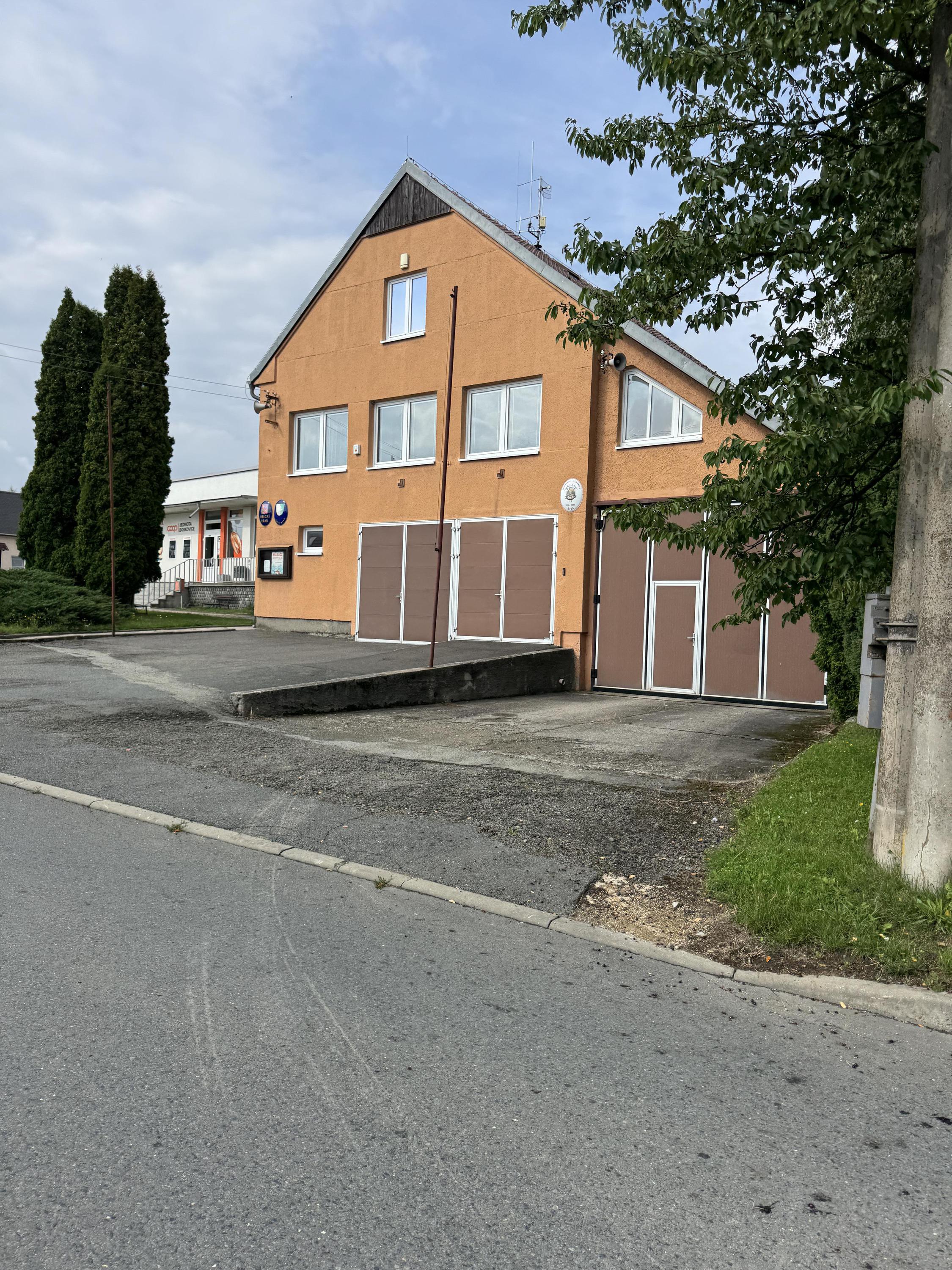 Niva - obecní úřad foto 6