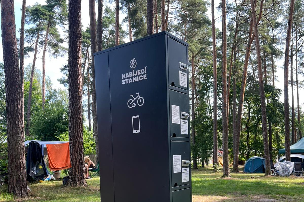 Nabíjecí stanice pro elektrokola a mobilní zařízení Etron Czech