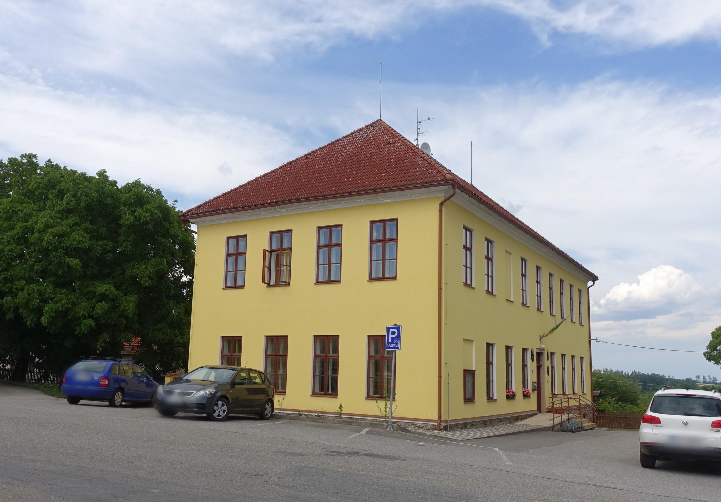 Velká Chyška - obecní úřad foto 3