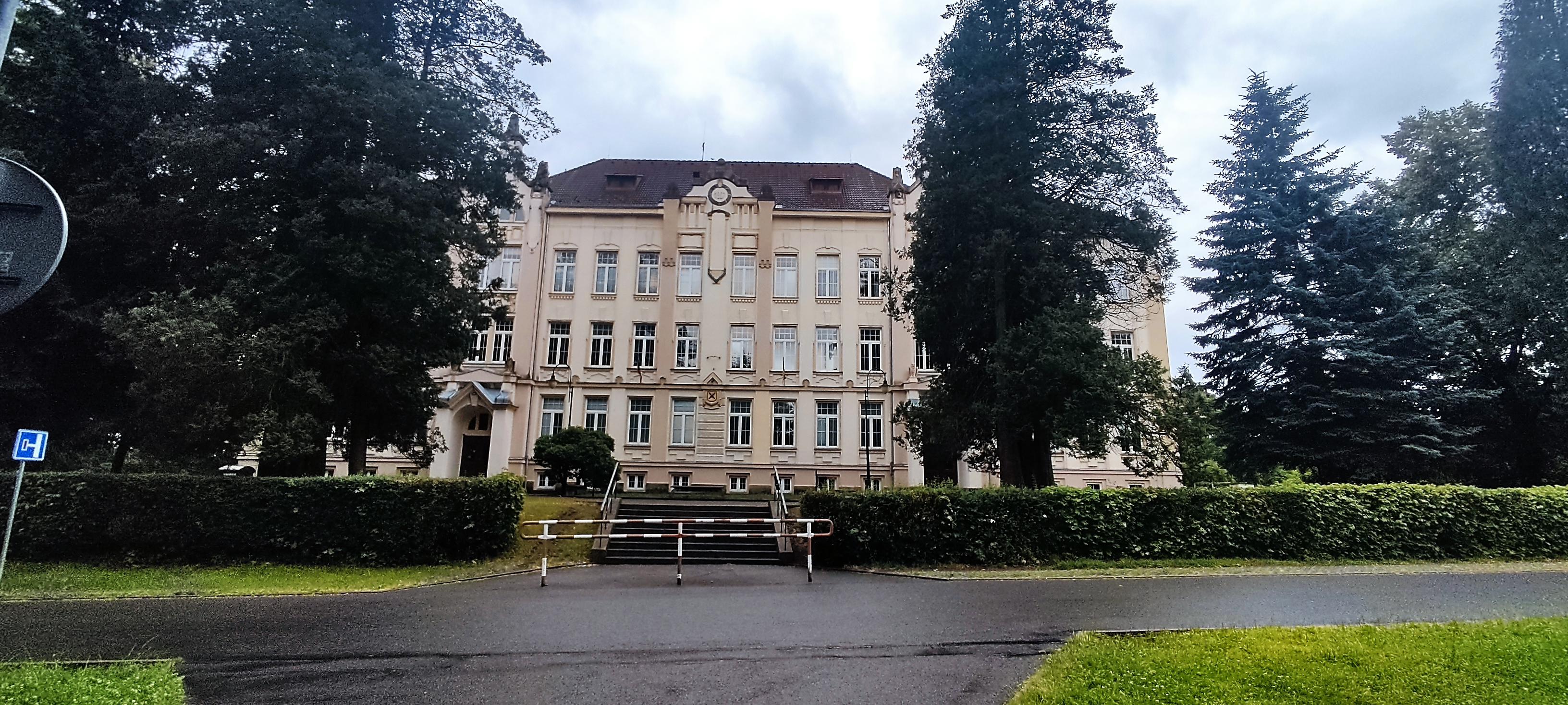 ZŠ a MŠ Bohumila Hynka Cvikov, Sad 5. května foto 2