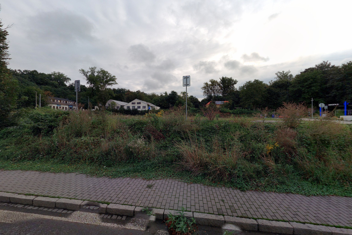 Parking u Centra - levné parkování foto 3