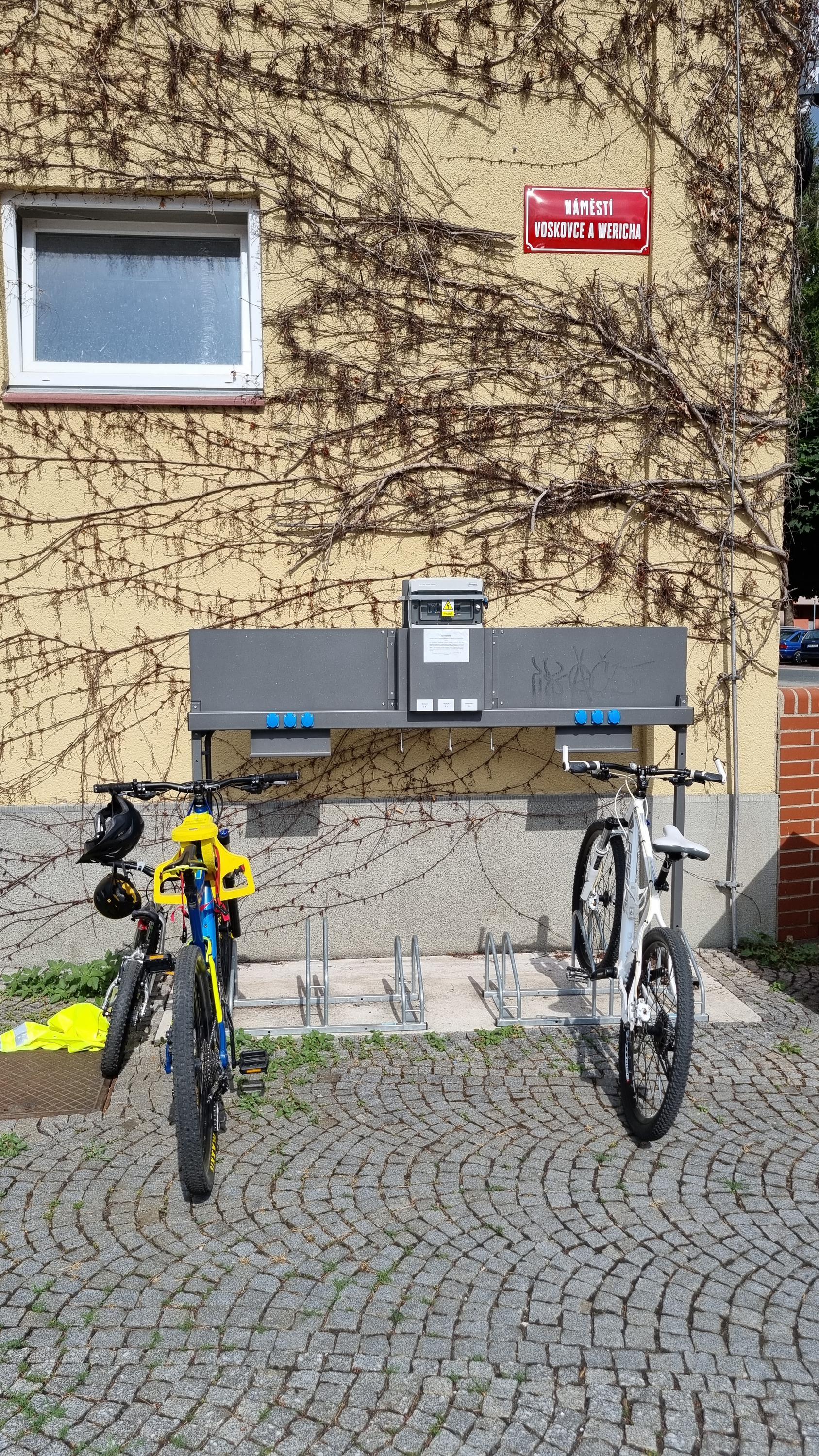 Nabíječka elektrokol Městská knihovna Sázava foto 4