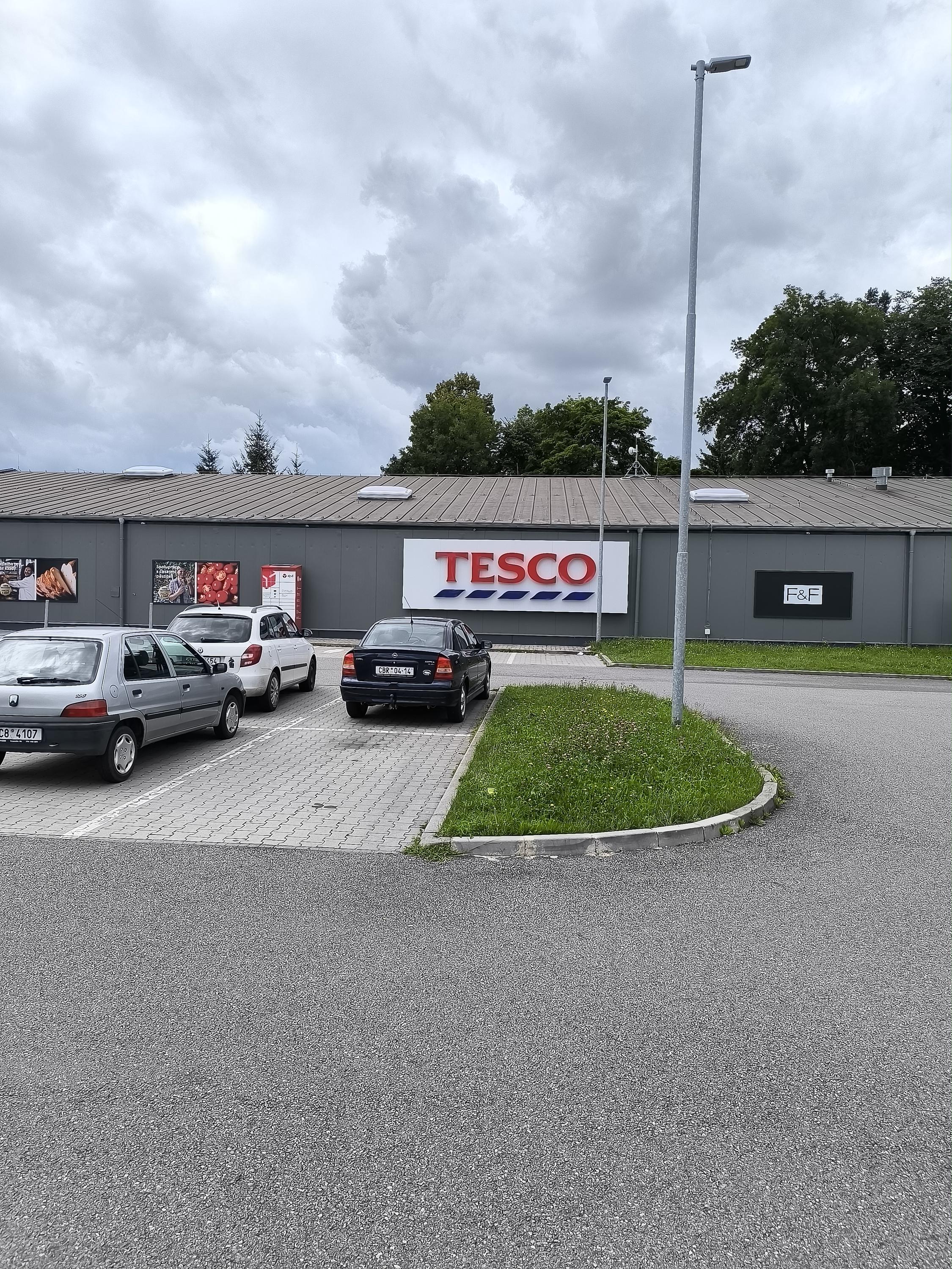 Tesco Supermarket foto 2
