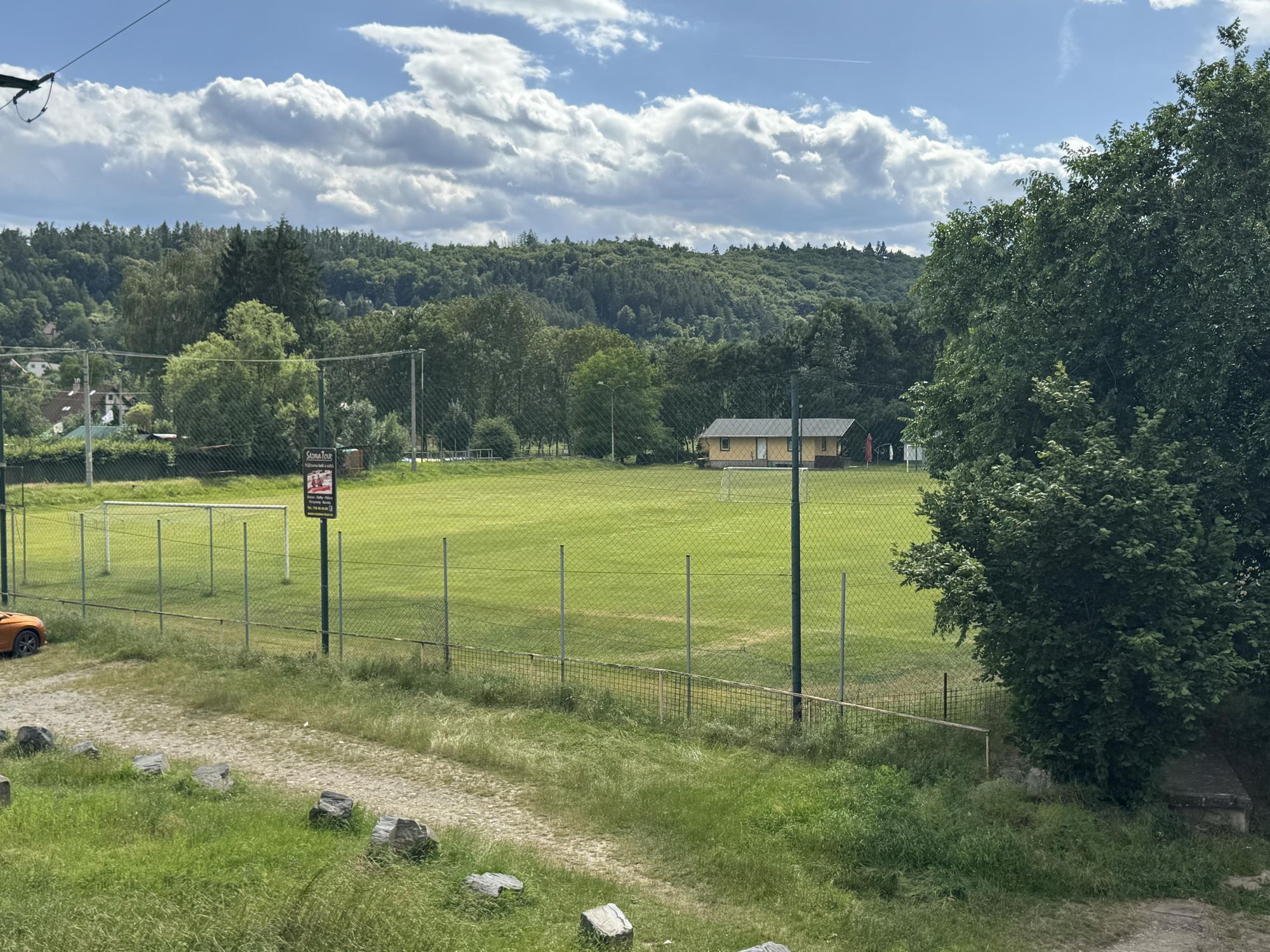 Fotbalové hřiště Hradištko - Pikovice foto 2