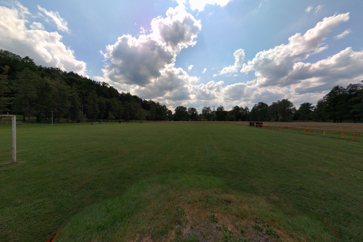 Fotbalové hřiště Luková foto 2