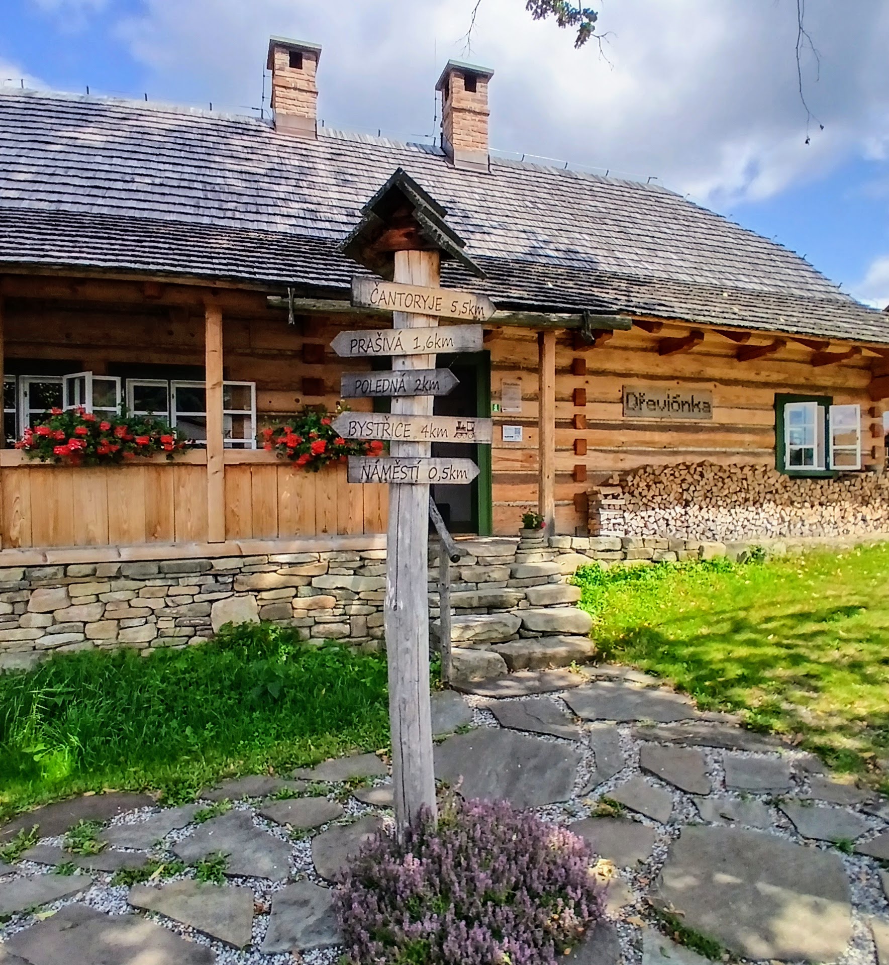 Turistické informační centrum a muzeum Dřeviónka foto 2