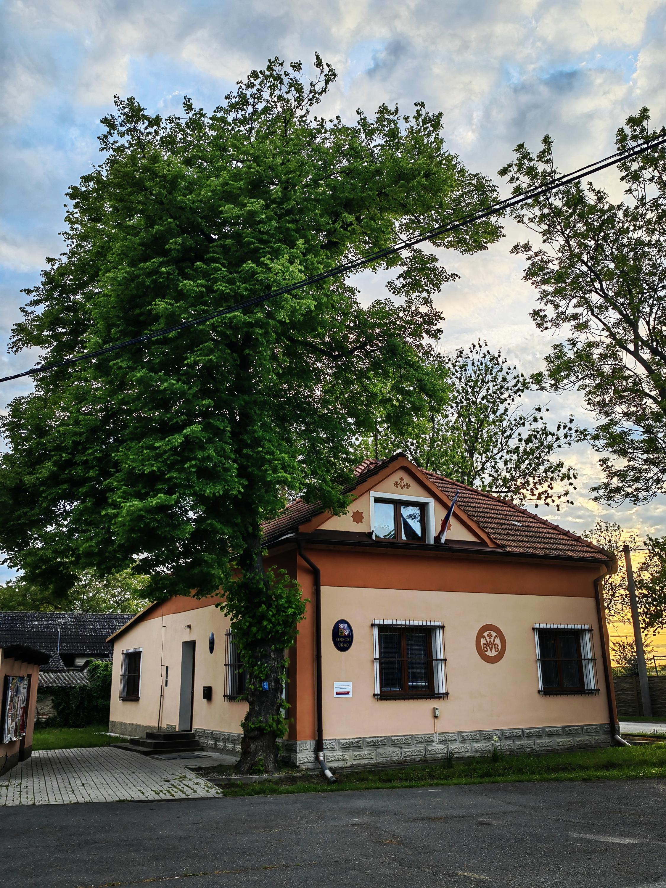 Újezdec - obecní úřad foto 3