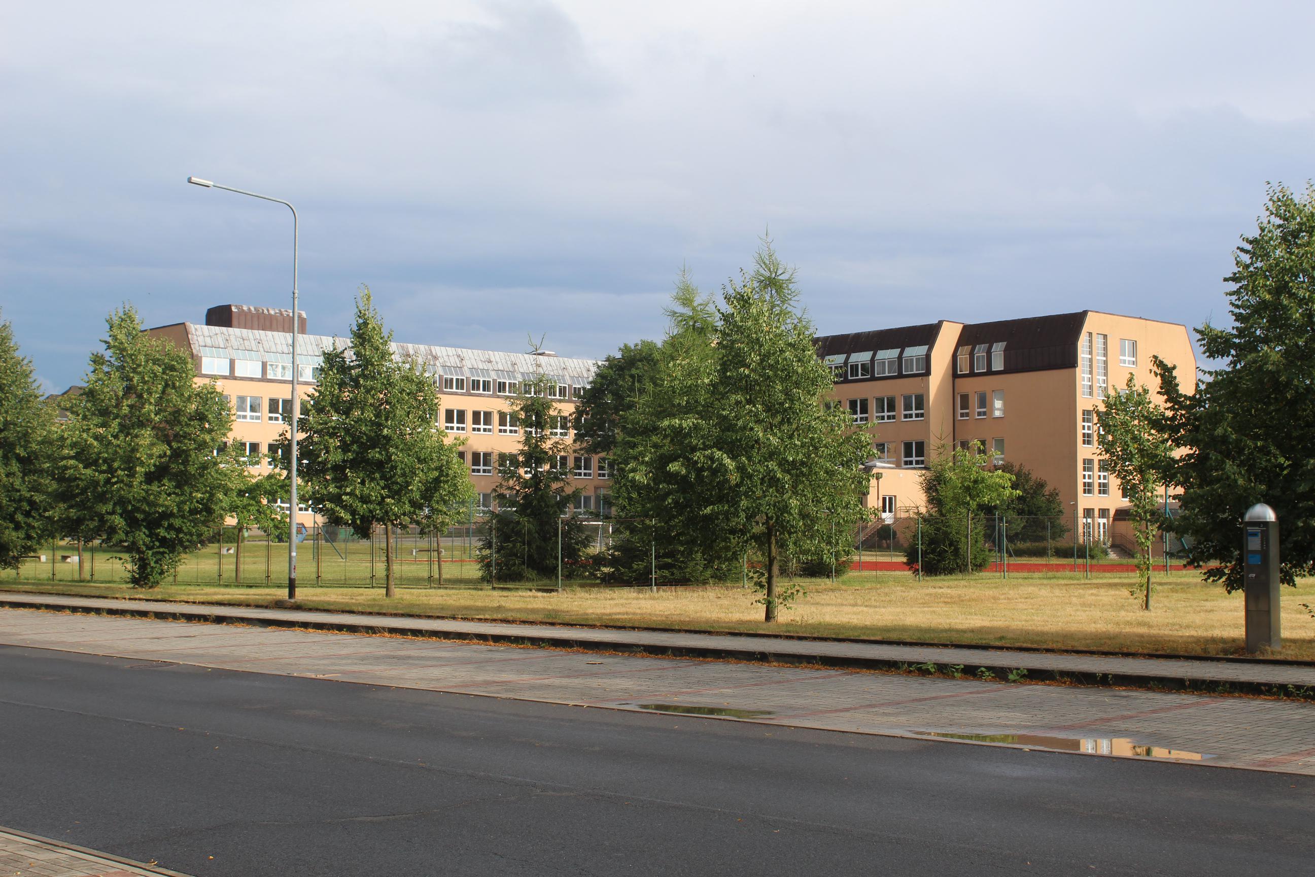 Gymnázium Sokolov a Krajské vzdělávací centrum foto 5