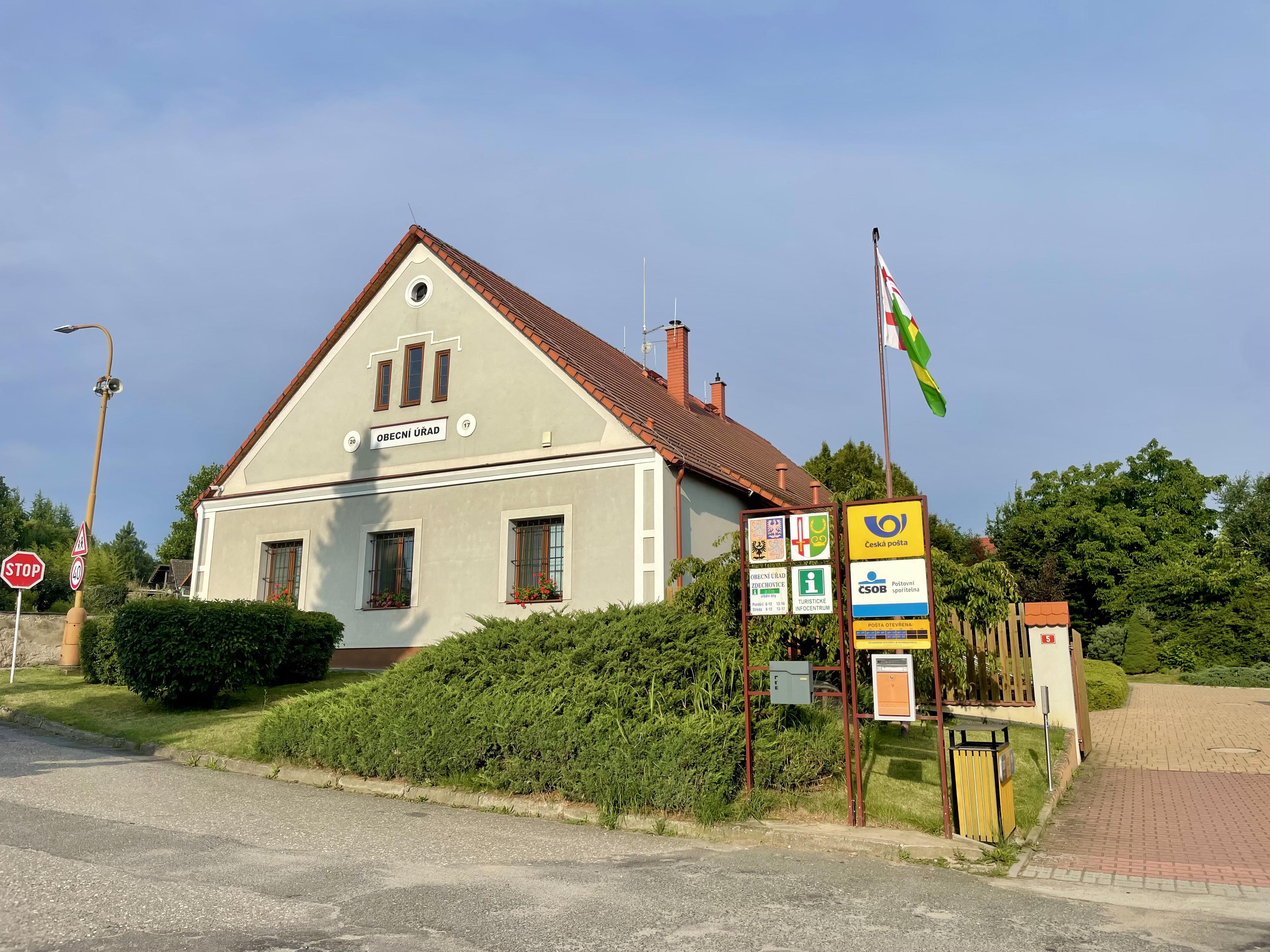 Zdechovice - obecní úřad foto 2