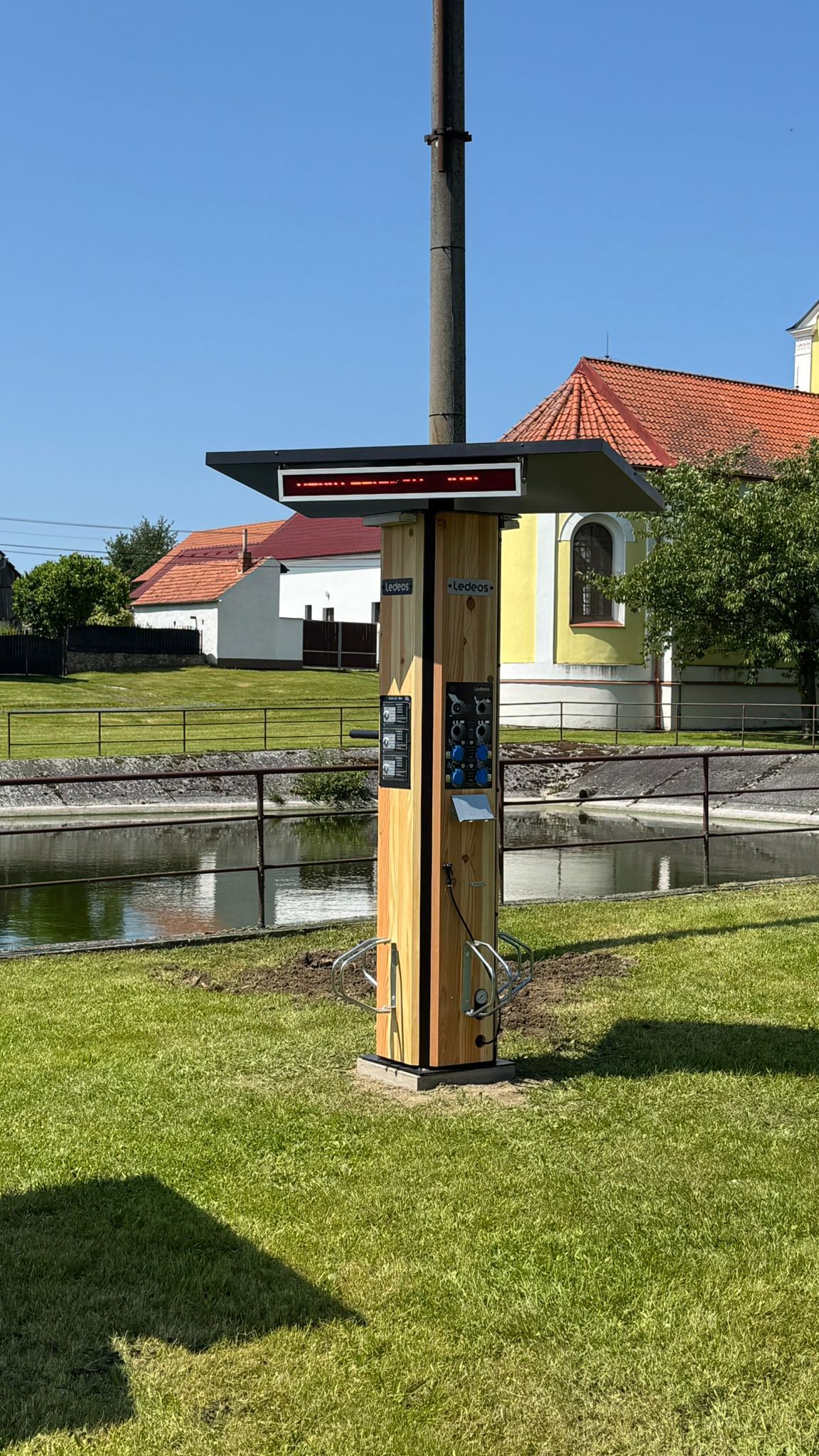 Multifunkční dobíjecí stanice Velký Malahov foto 3