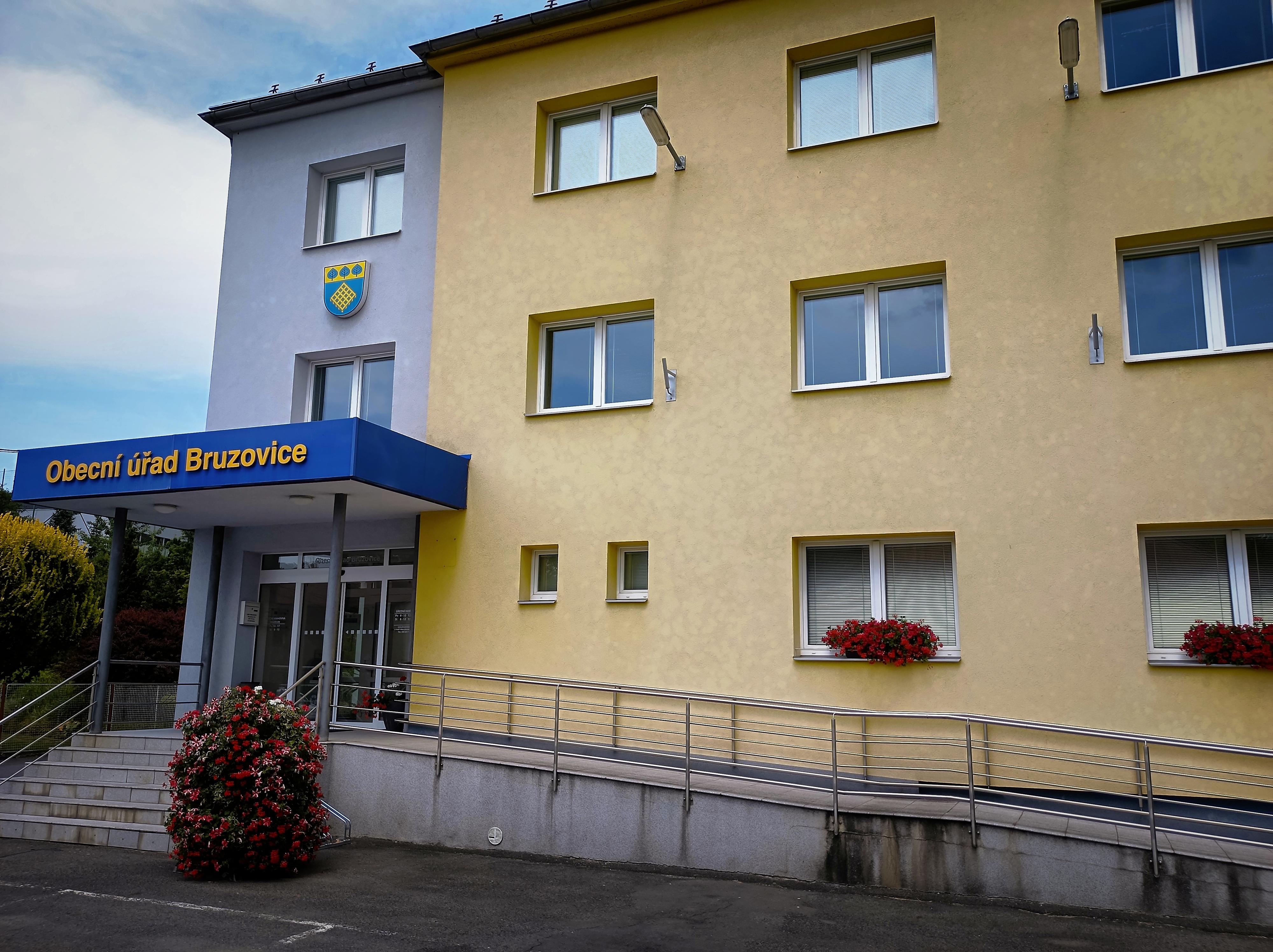 Bruzovice - obecní úřad foto 3