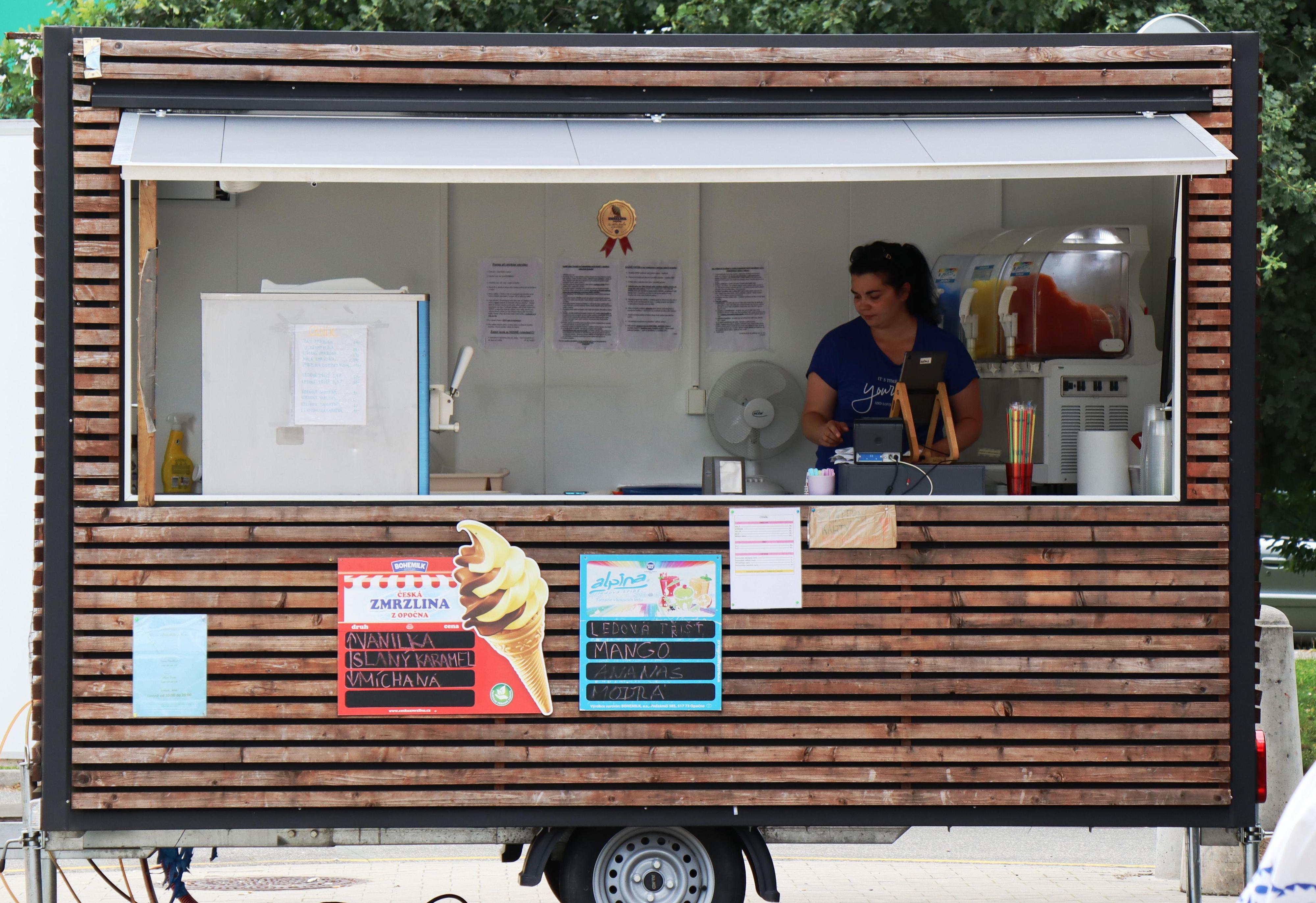 Zmrzlinový stánek Běloves foto 1